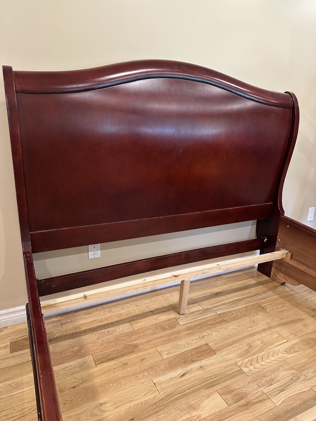 Beautiful Cherry Colour Queen Size Sleigh Bed (CAN DELIVER) - photo 5