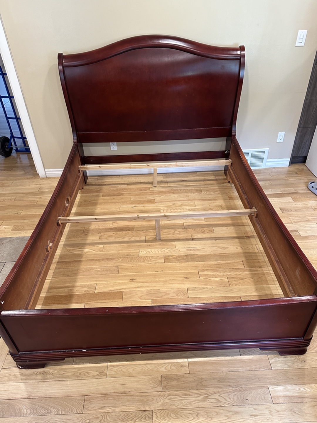 Beautiful Cherry Colour Queen Size Sleigh Bed (CAN DELIVER)
