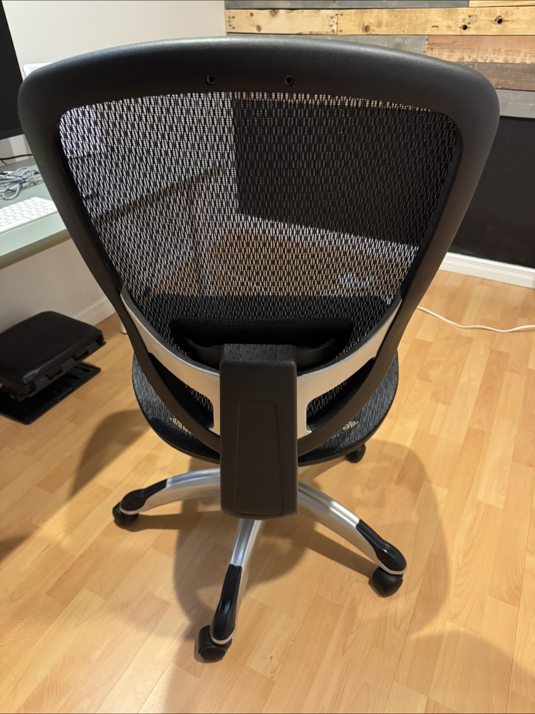 Black Mesh Office Chair - photo 2