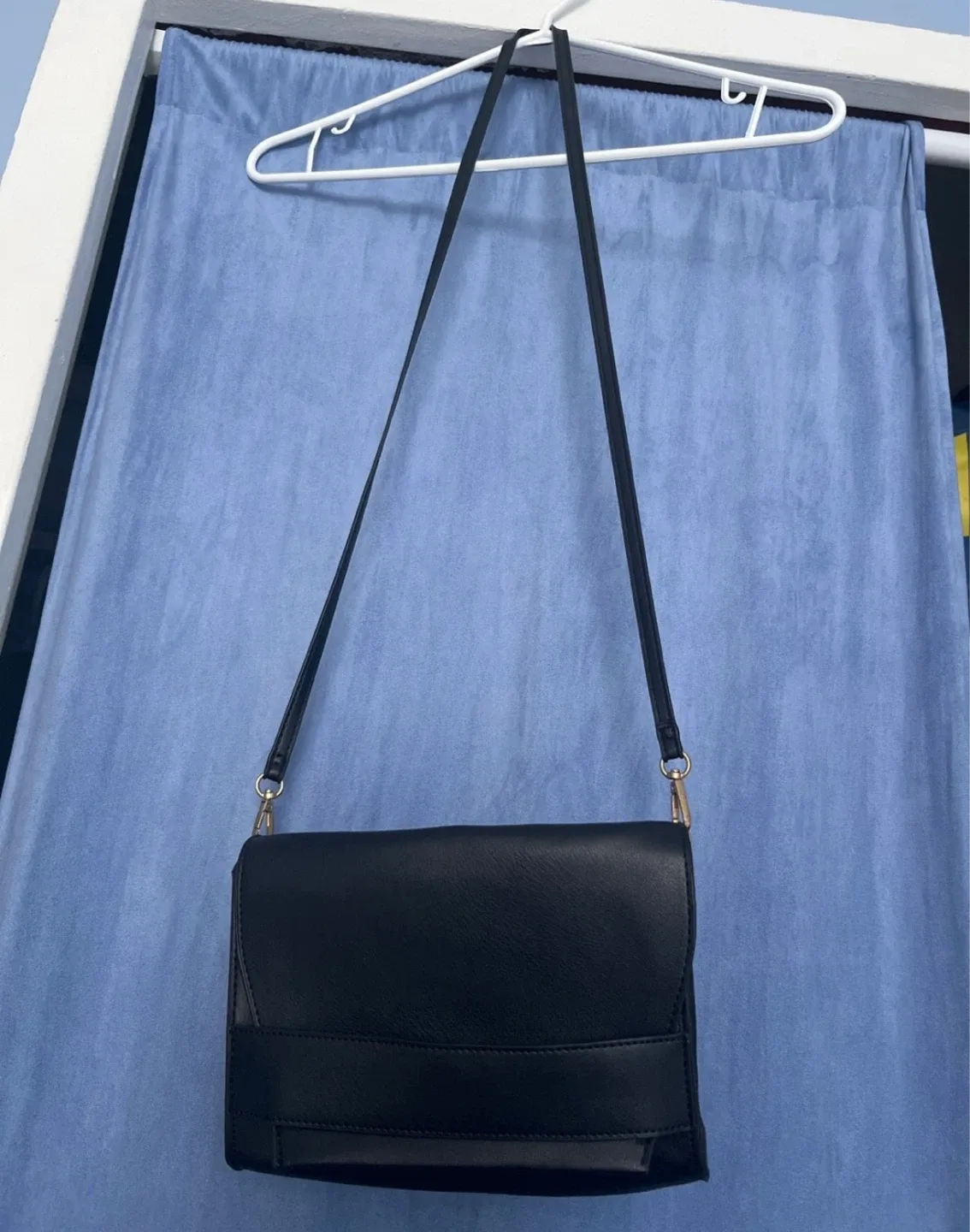 Summer & Rose Black Crossbody Bag image indicator(2)