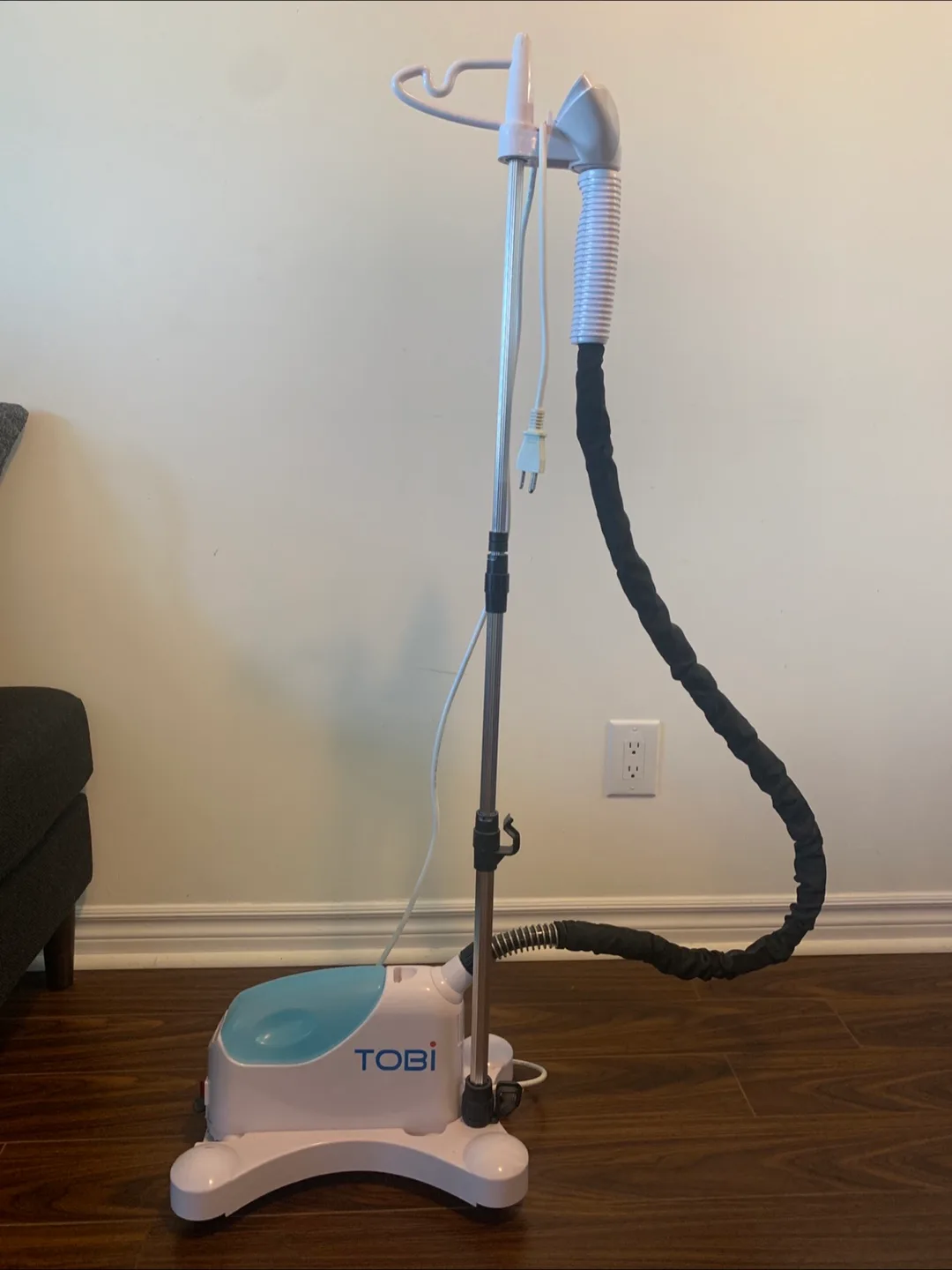 Tobi Travel Clothes Steamer
