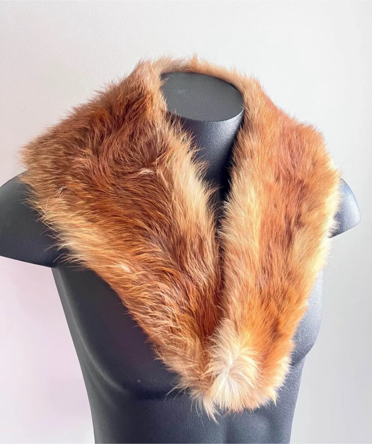 Fox fur collar appliqué thumbnail