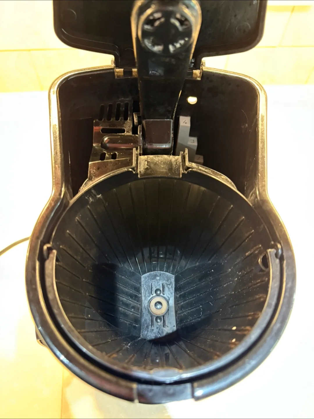 ☕ Cuisinart DCC-450BK 4-Cup Coffee Maker – Like New! ☕ image indicator(4)