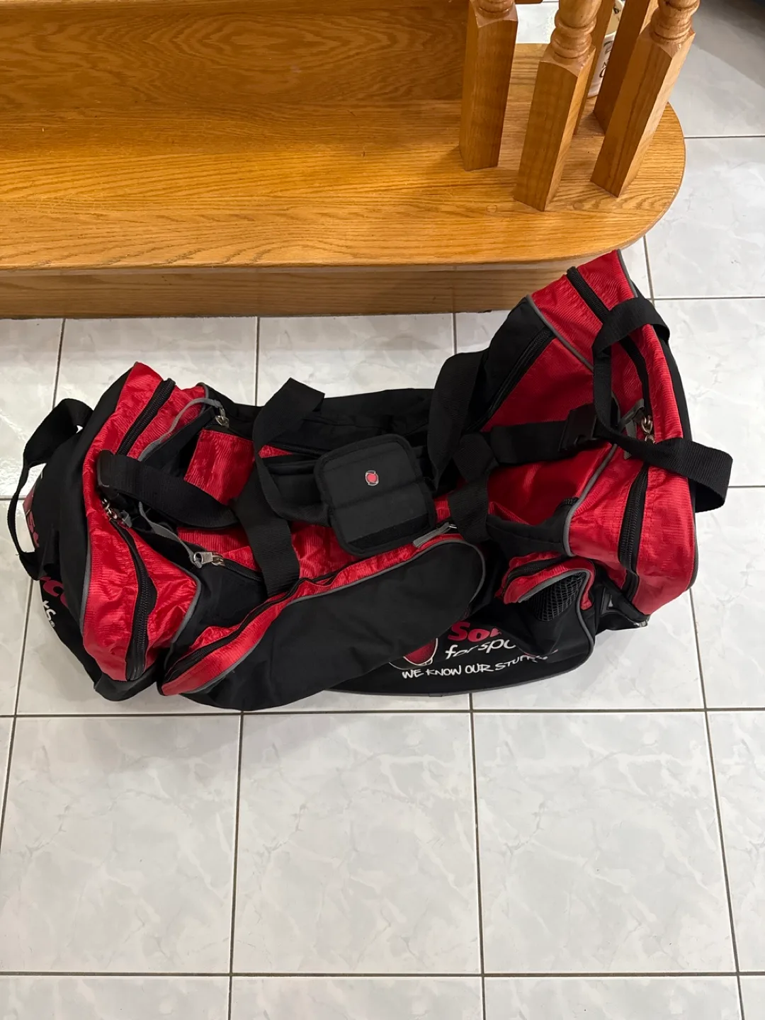 Source for Sports Hockey Bag - Red & Black image indicator(2)