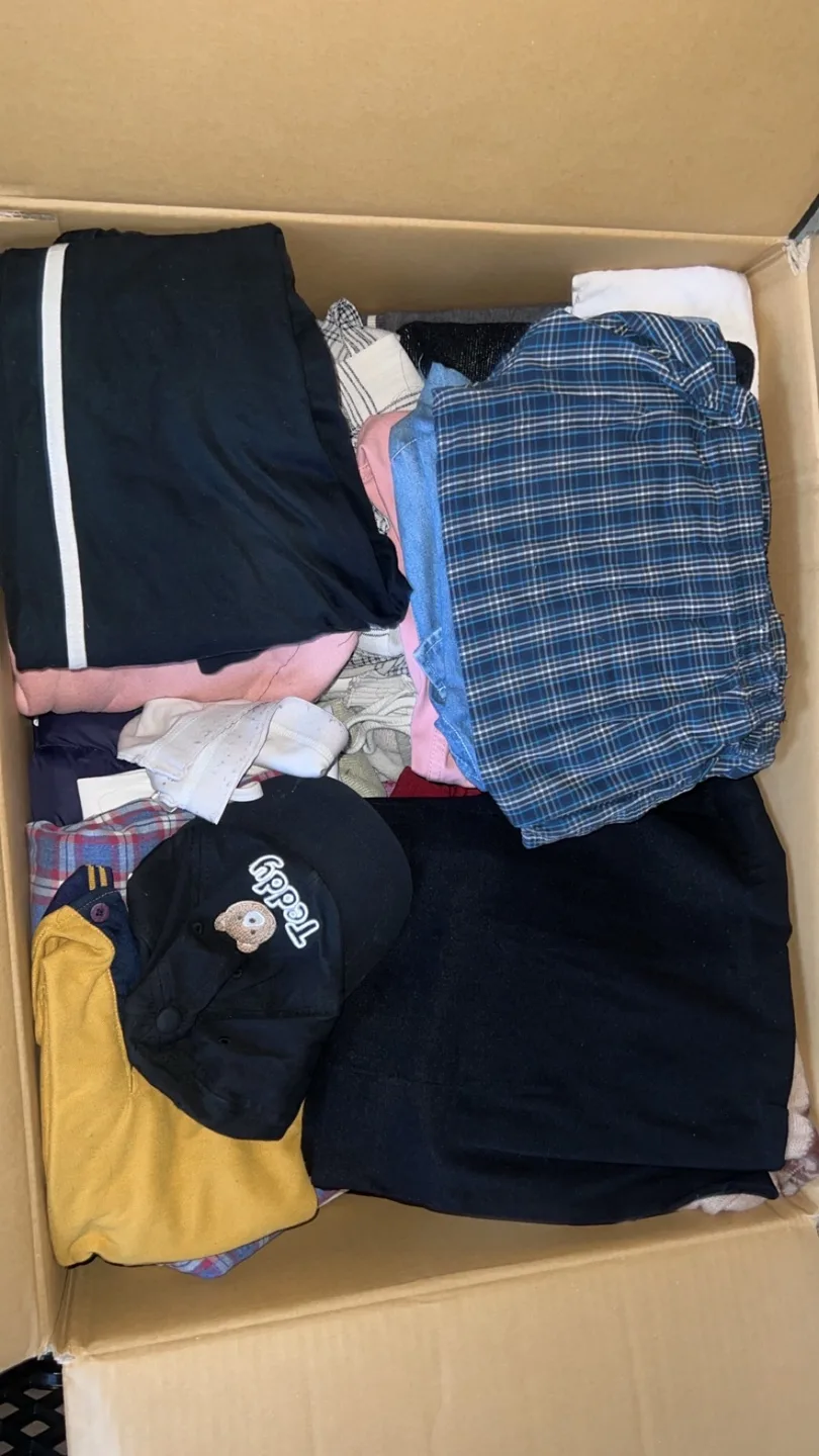 100 - 150 pieces Mixed Old Clothing Box thumbnail