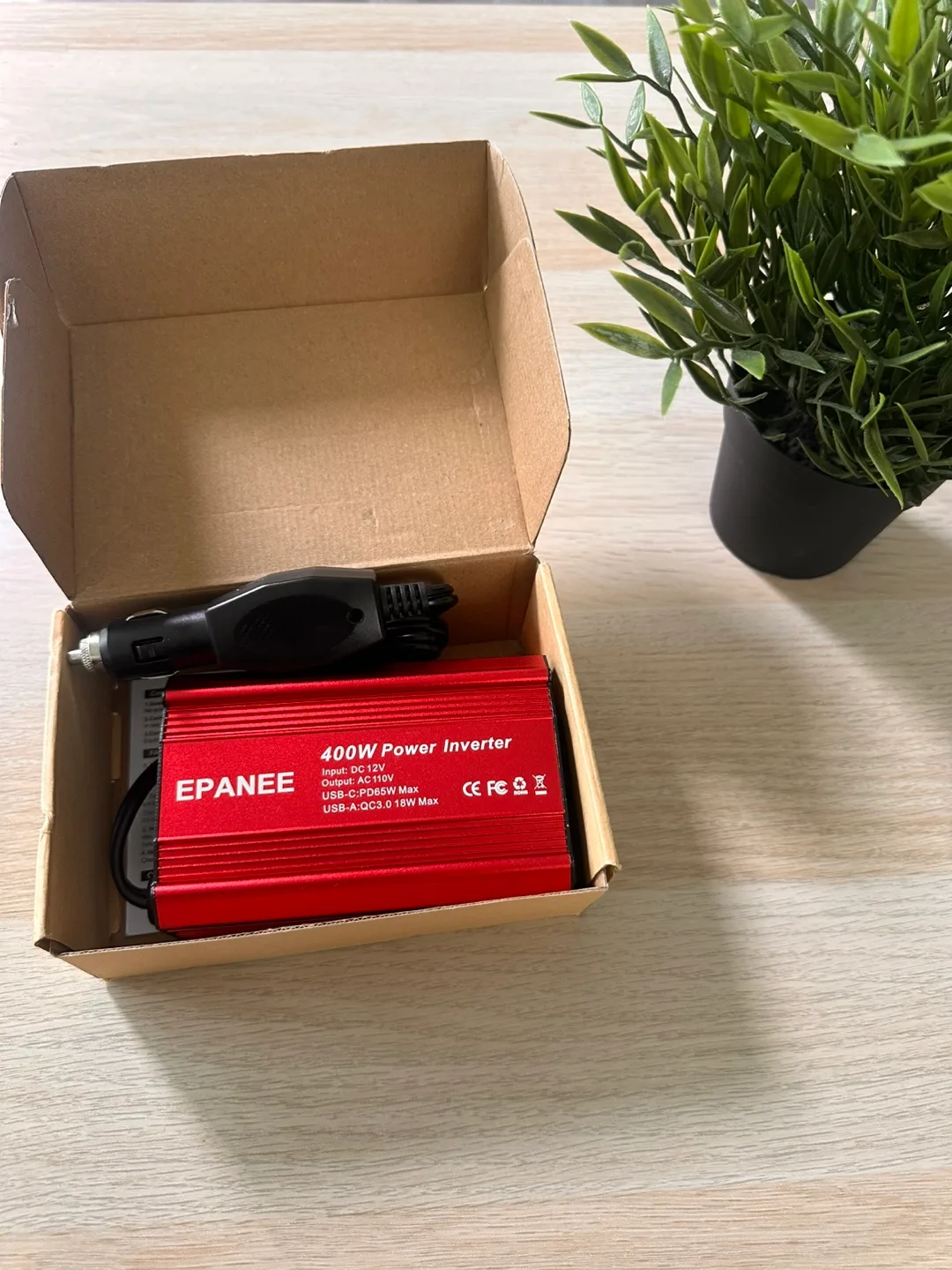 EPANEE Car Inverter 400W - Like New! thumbnail