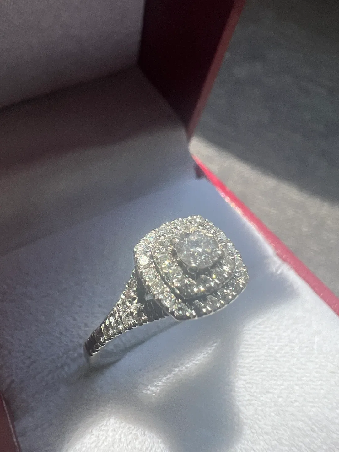 10 k Diamond Ring thumbnail