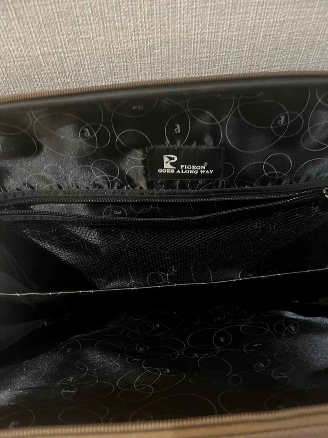 Pigeon Goes Along Way Rolling Suitcase image indicator(4)