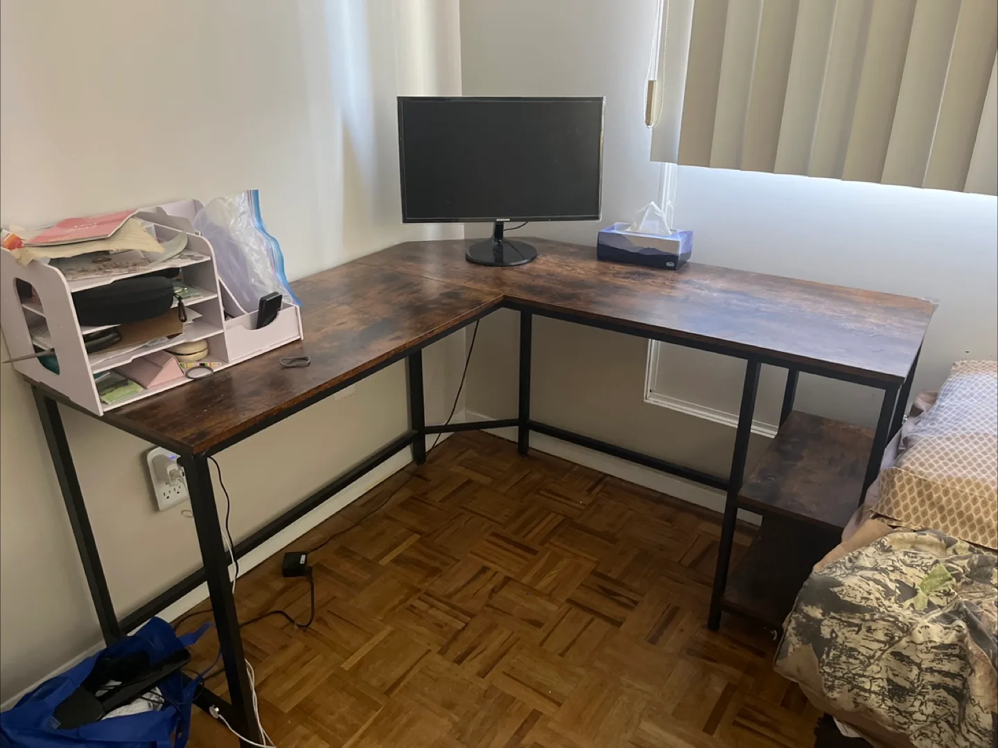 L-Shaped Corner Desk image indicator(3)