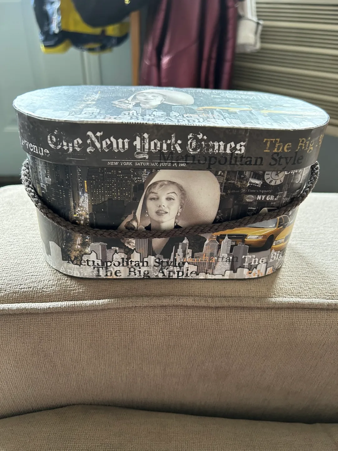 Easylife 'The Big Apple' Mug Set - Like New! thumbnail