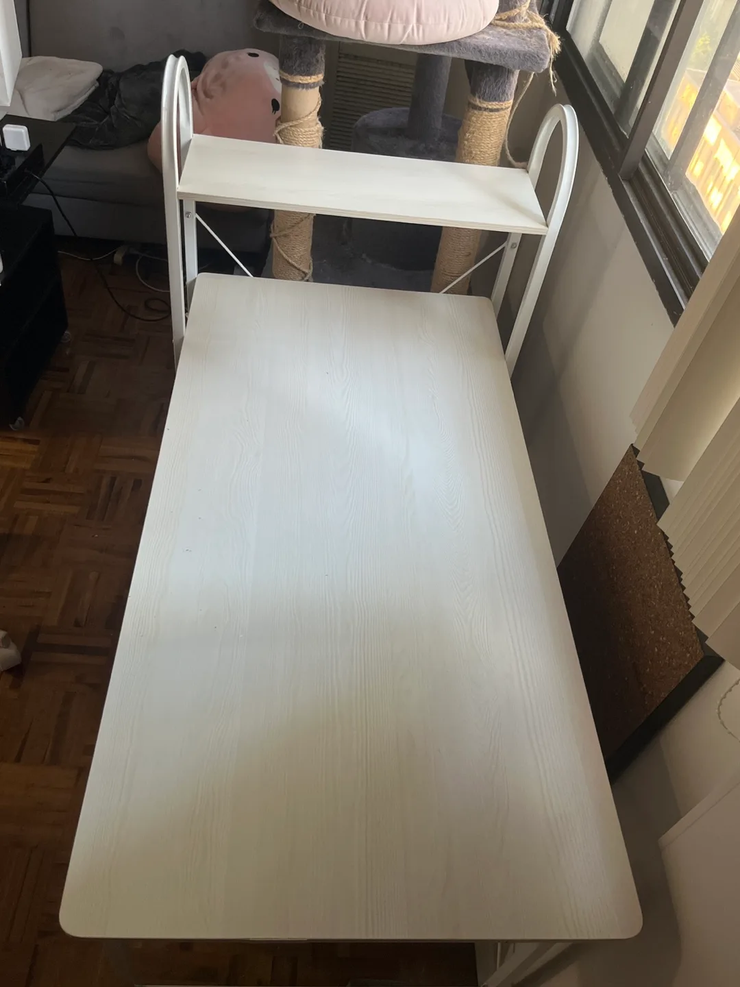 White Desk with Shelves and Rolling Chair image indicator(3)