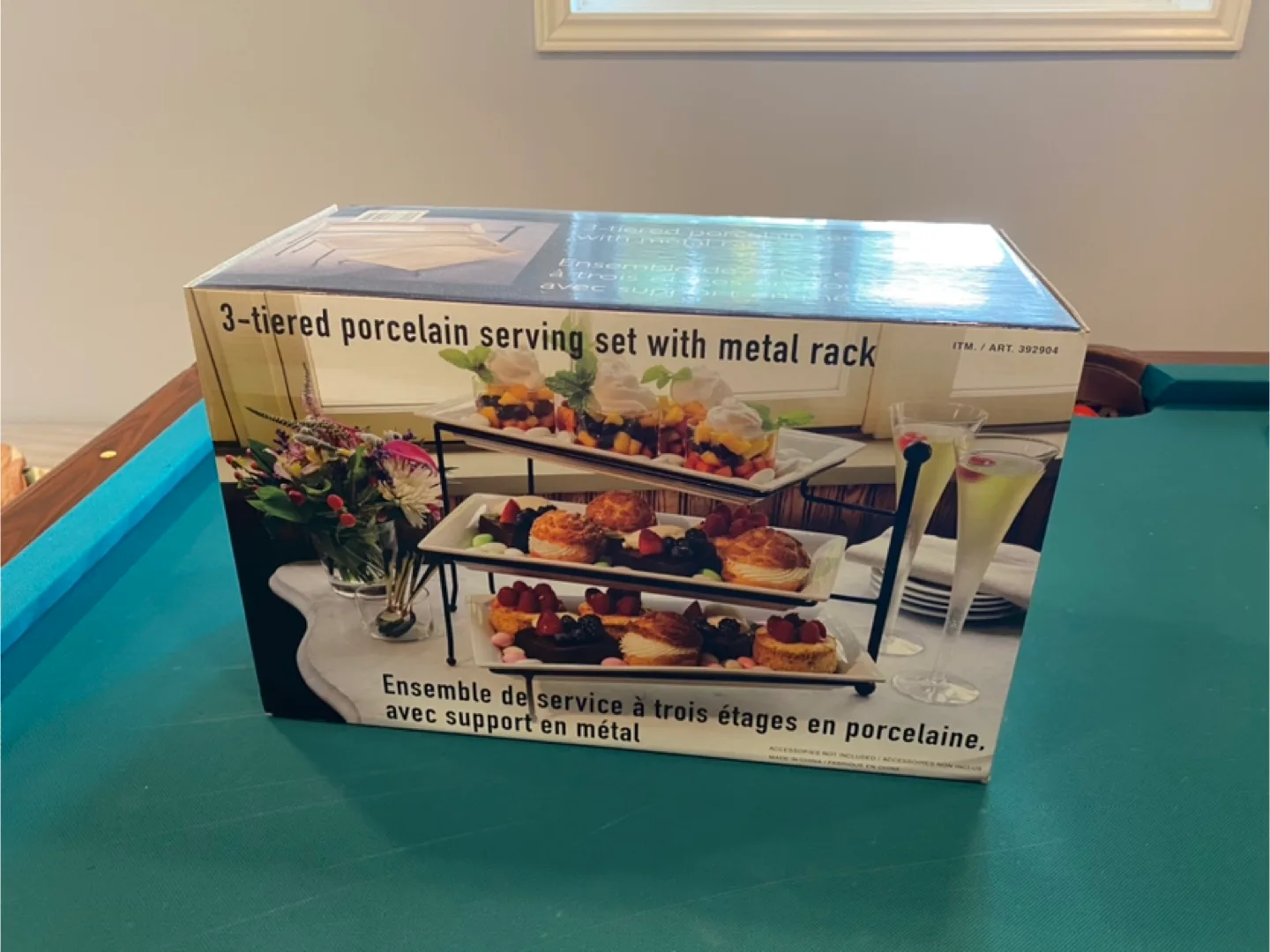 3-Tiered Porcelain Serving Set with Metal Rack image indicator(2)