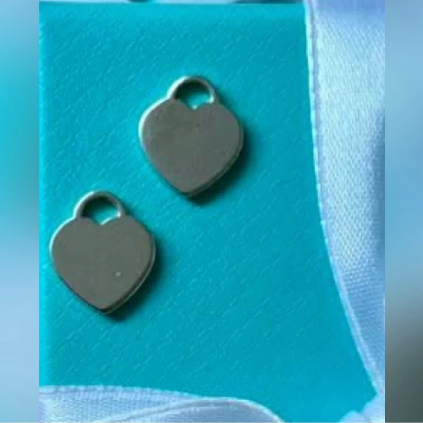 💯 AUTHENTIC TIFFANY & CO. (2) MINI HEART TAGS thumbnail