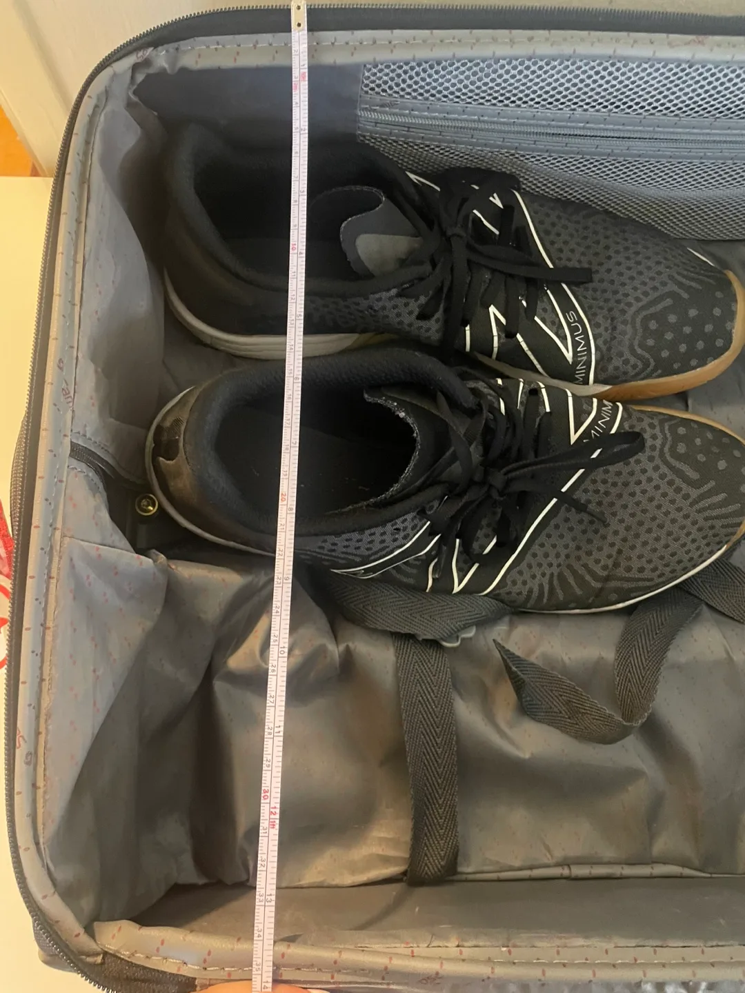 Samsonite small carry on Black Suitcase image indicator(5)