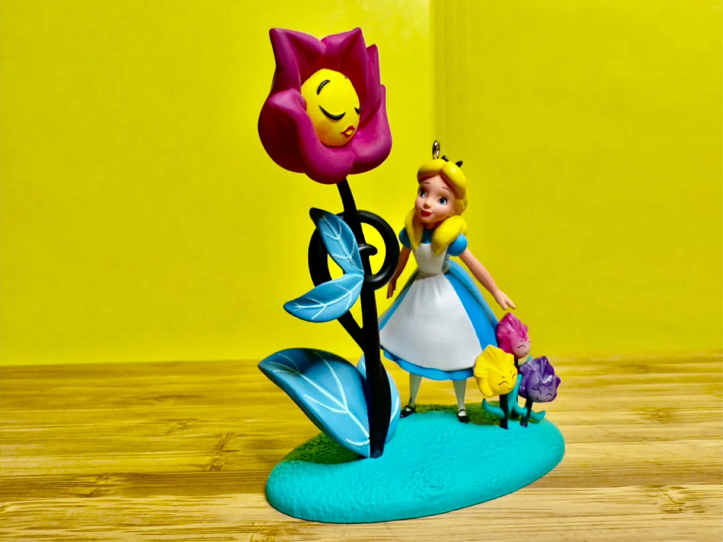 Hallmark Keepsake 2021 Disney Alice in Wonderland Ornament image indicator(4)