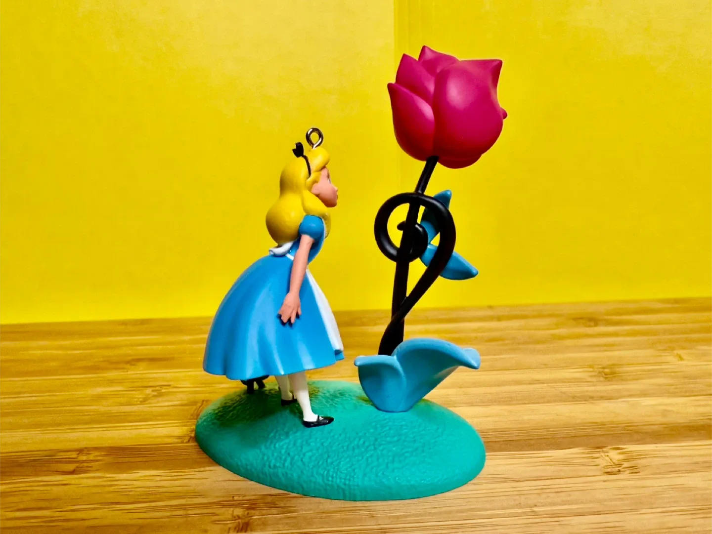 Hallmark Keepsake 2021 Disney Alice in Wonderland Ornament image indicator(3)