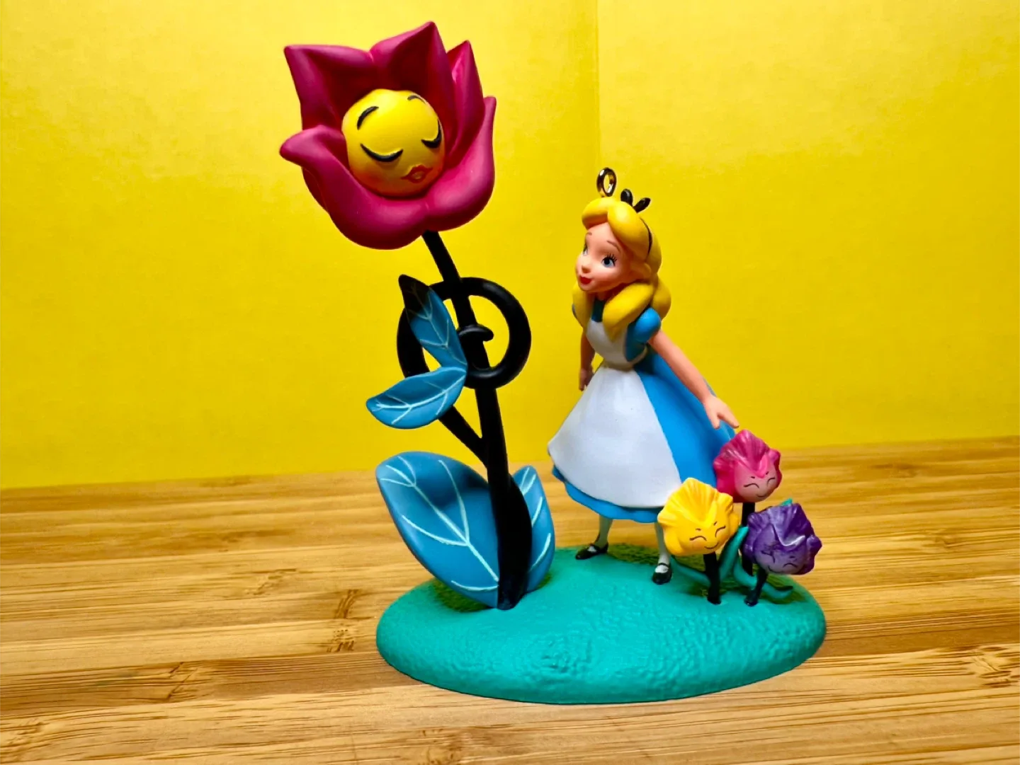 Hallmark Keepsake 2021 Disney Alice in Wonderland Ornament image indicator(2)