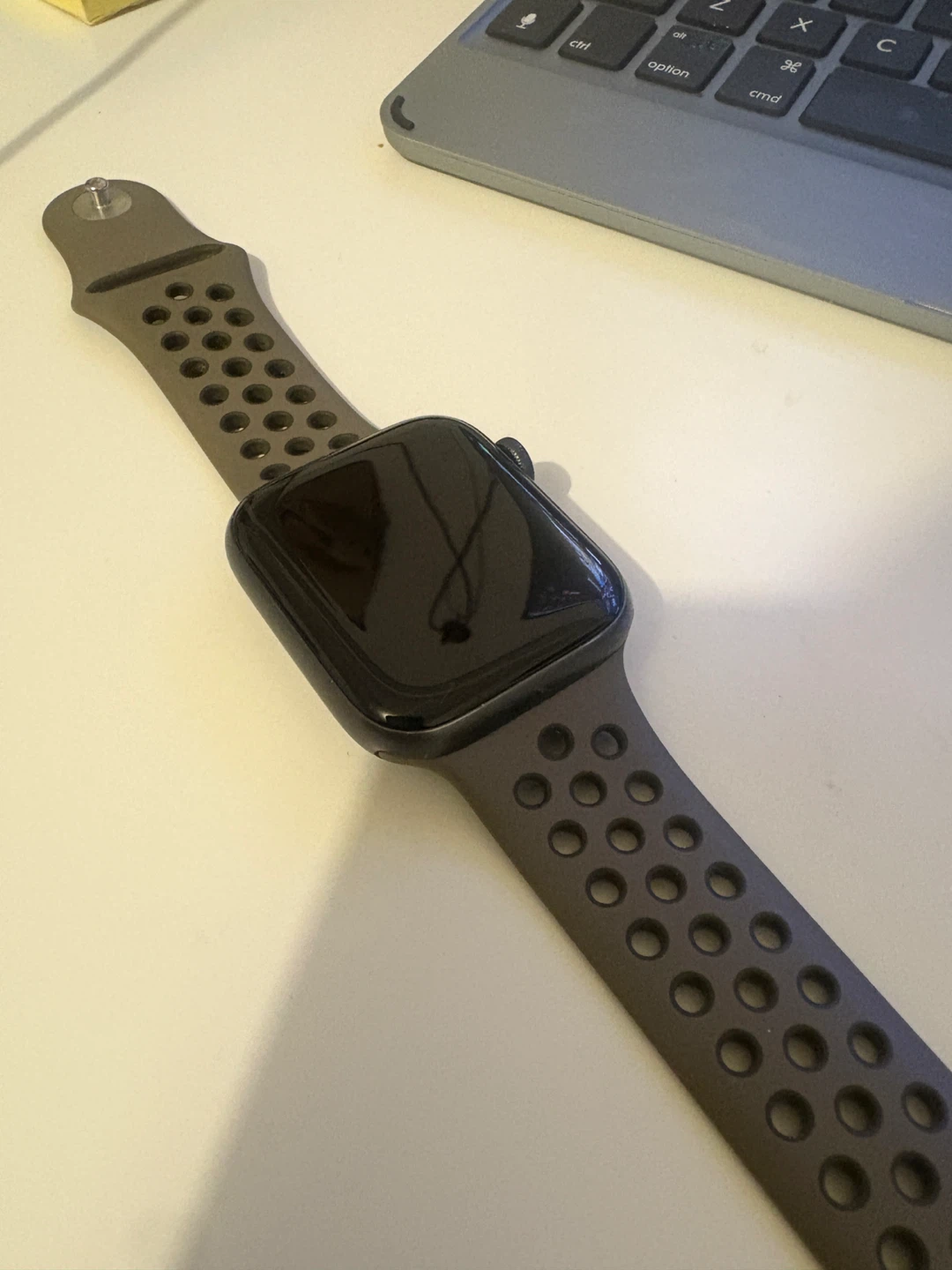 Apple Watch Series 5 (Nike Band) – Excellent Condition - photo 2