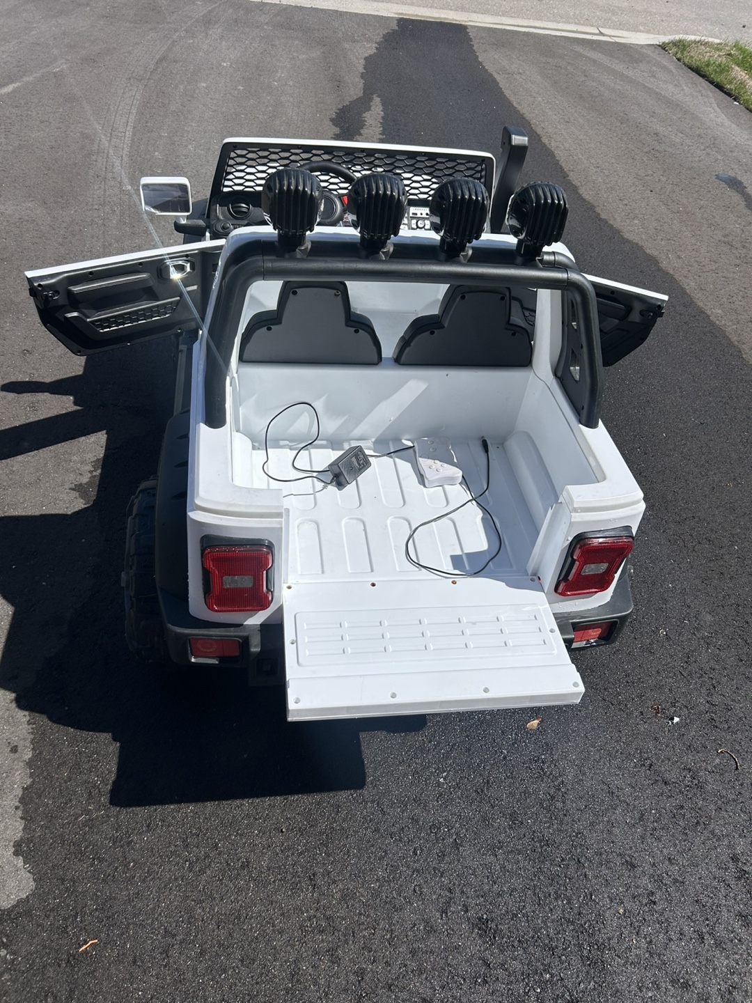 Kids White Ride-On Police Truck - photo 2