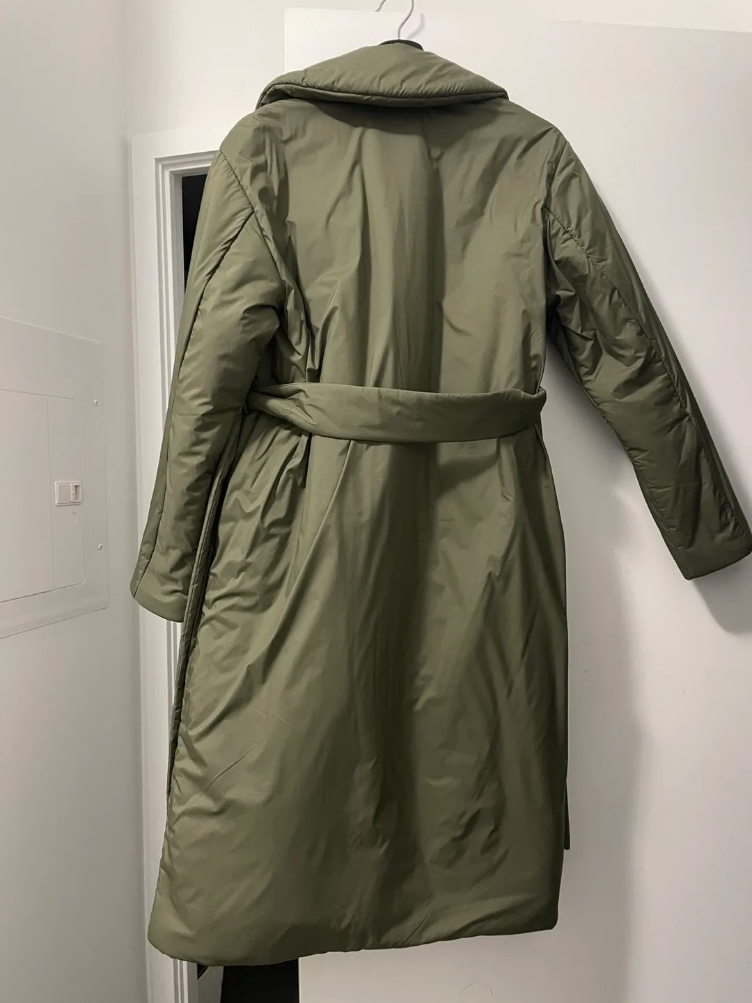 Babaton Fairbanks Puffer Coat - Size 2XS image indicator(3)