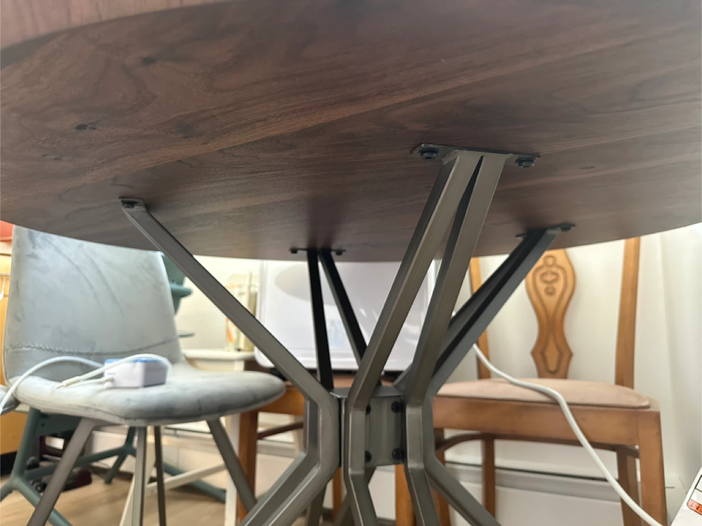 Brand new in box walnut round dining table 39" - photo 5