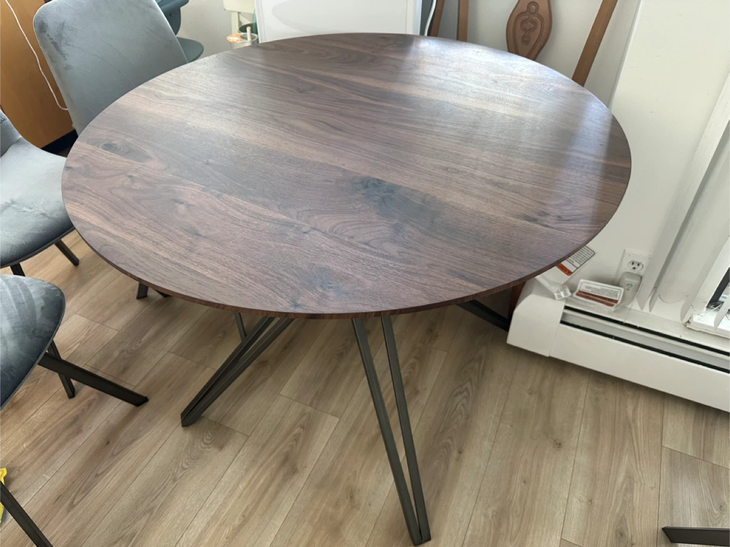Brand new in box walnut round dining table 39" - photo 4