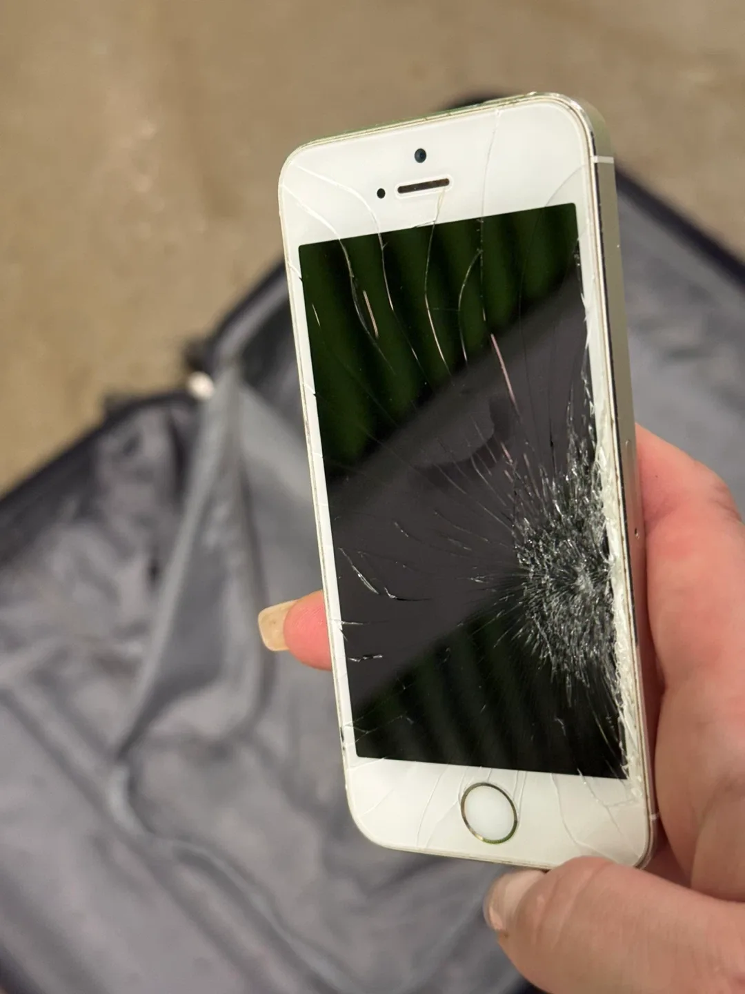 iPhone 5s For Parts or Repair thumbnail