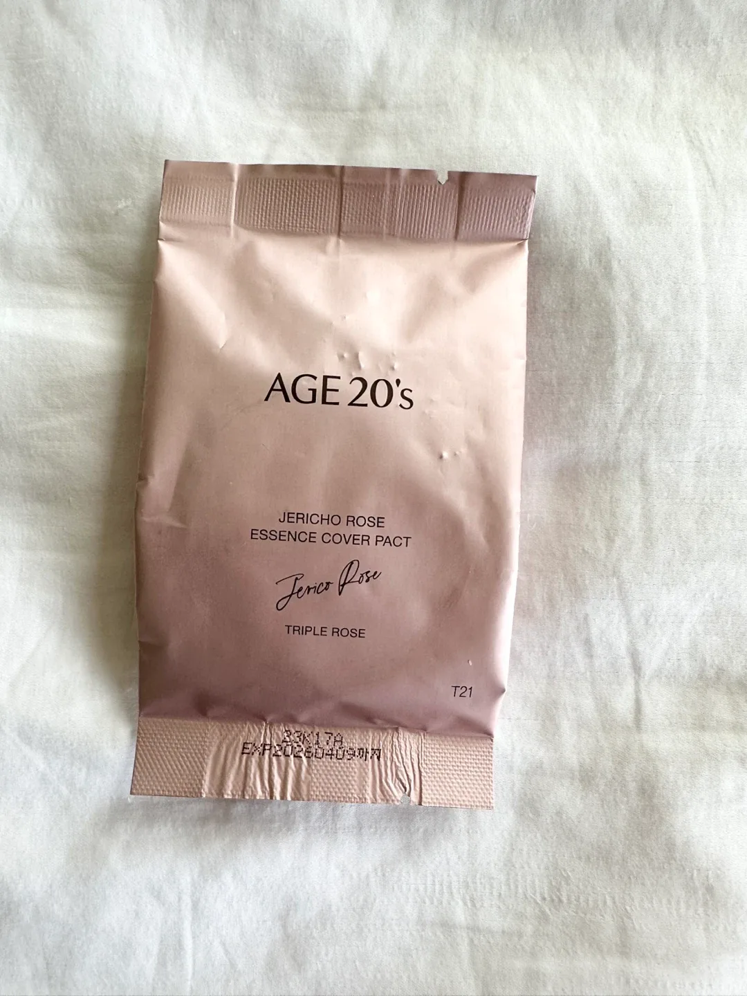 AGE 20's Jericho Rose Essence Cover Pact T21 refill thumbnail