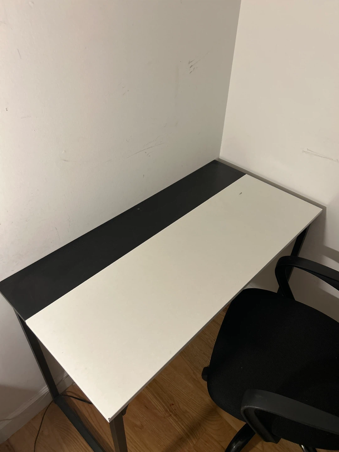 Black and White Desk - photo 2