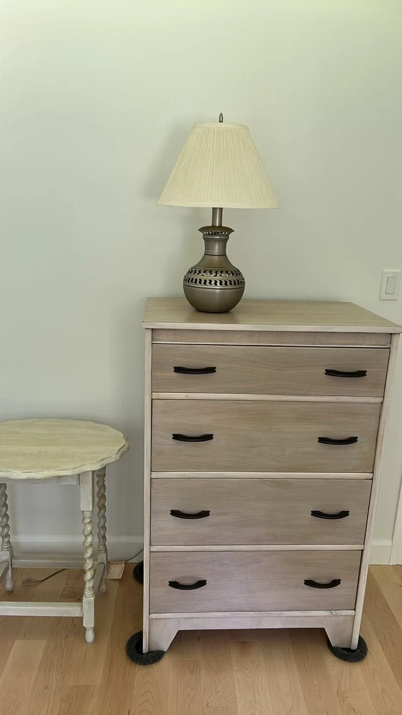 Chic Metallic Table Lamp with Neutral Shade image indicator(2)