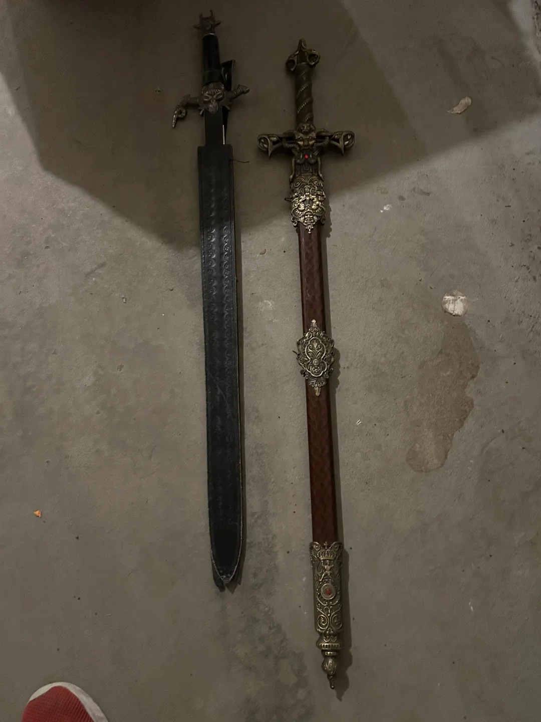 Multiple items for sale image indicator(8)