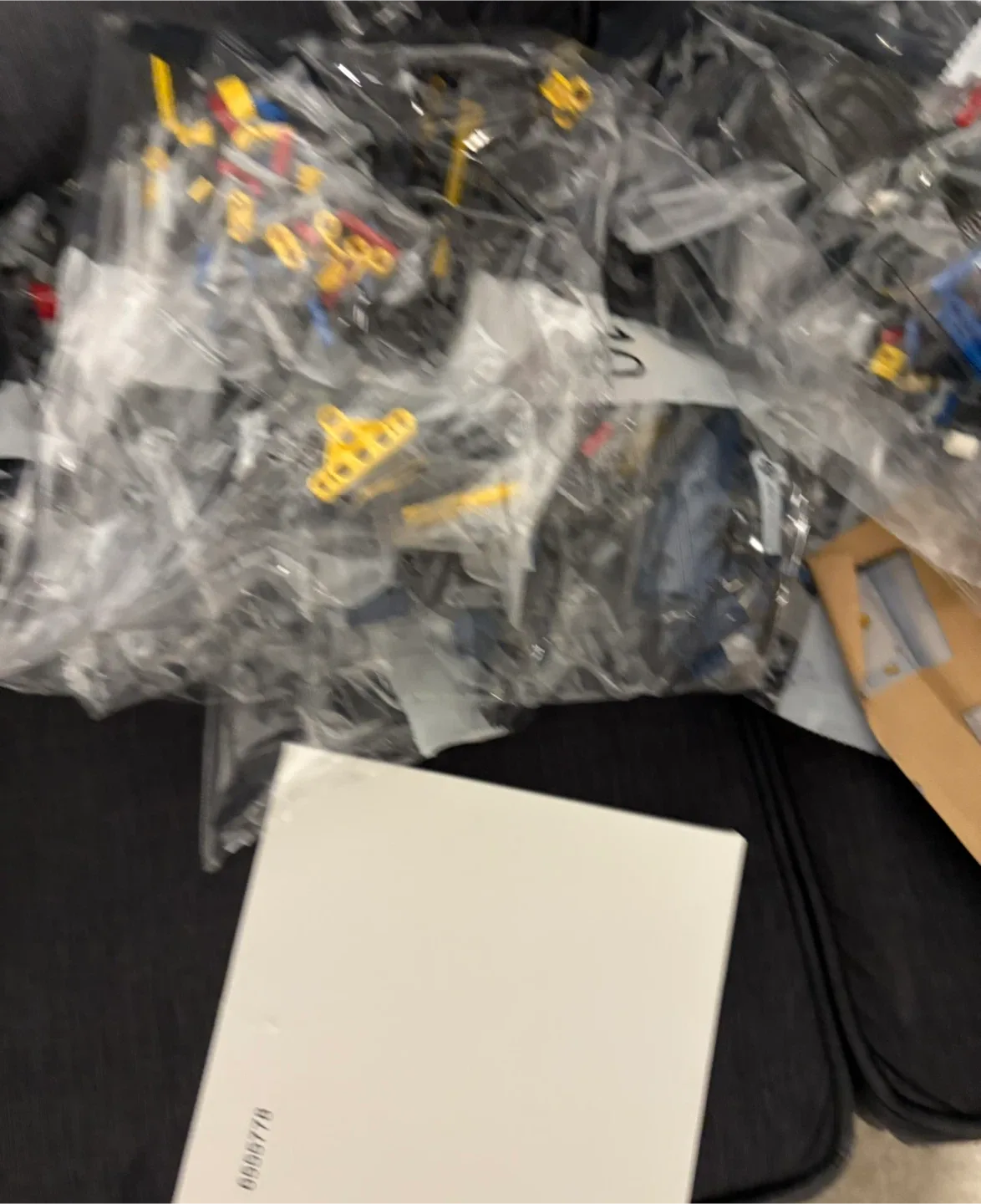 LEGO Technic Red Bull Racing RB18 Formula 1 1639 Pieces image indicator(6)