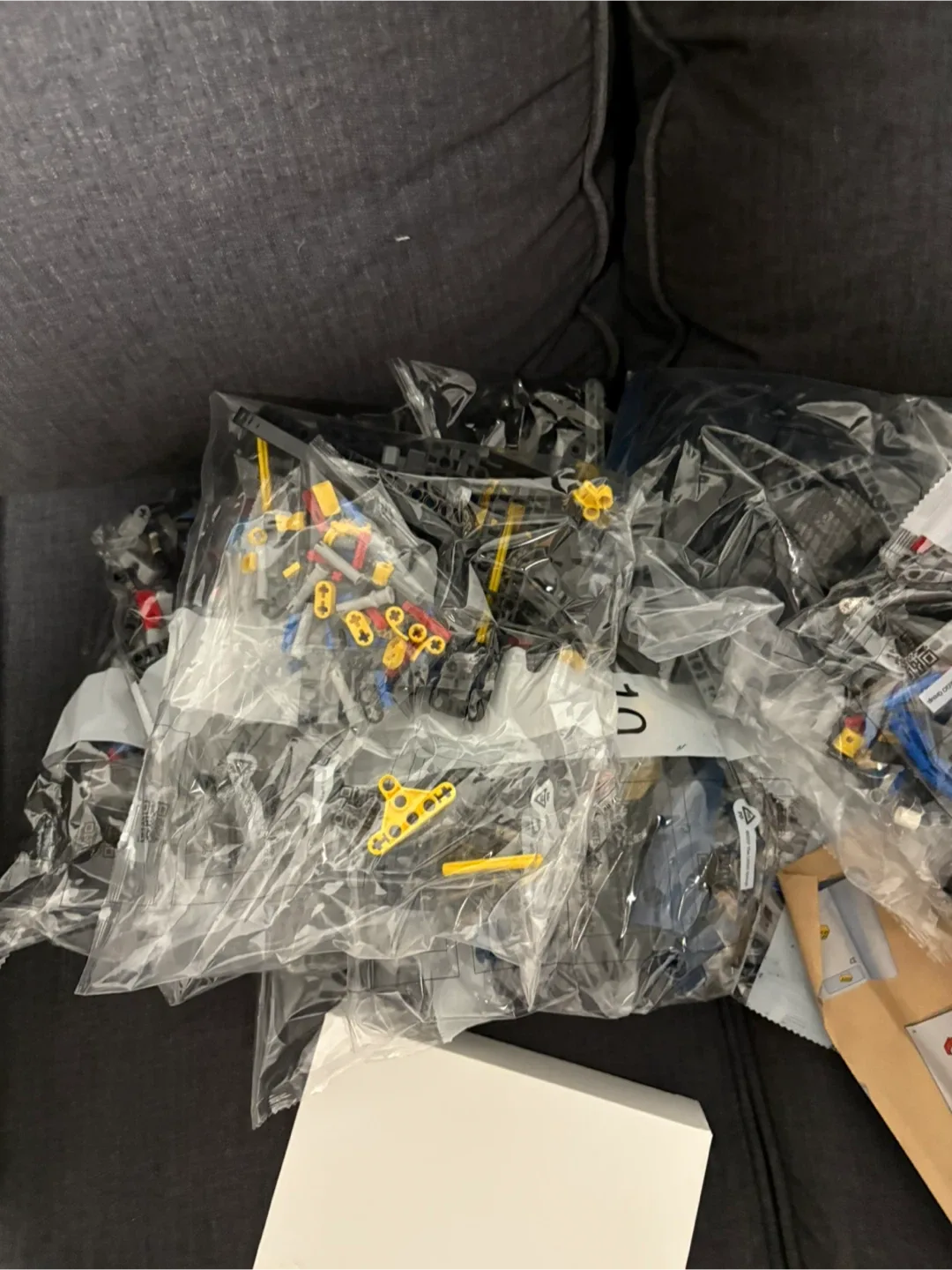 LEGO Technic Red Bull Racing RB18 Formula 1 1639 Pieces image indicator(4)