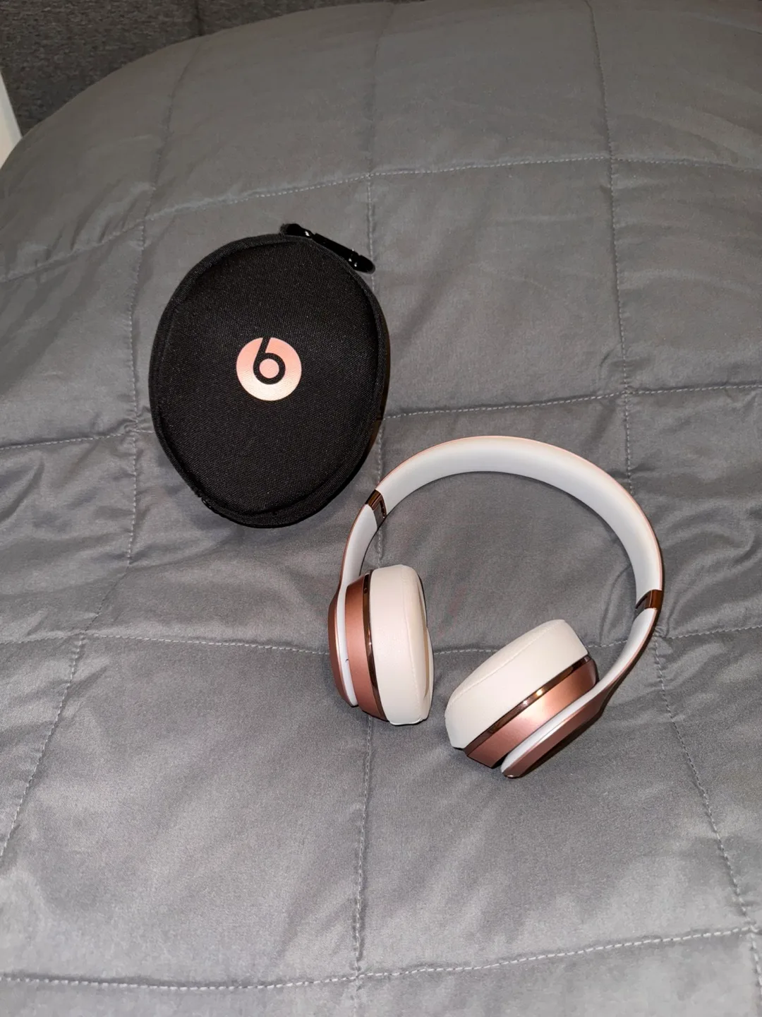 Beats Solo3 Wireless Headphones - Rose Gold image indicator(3)