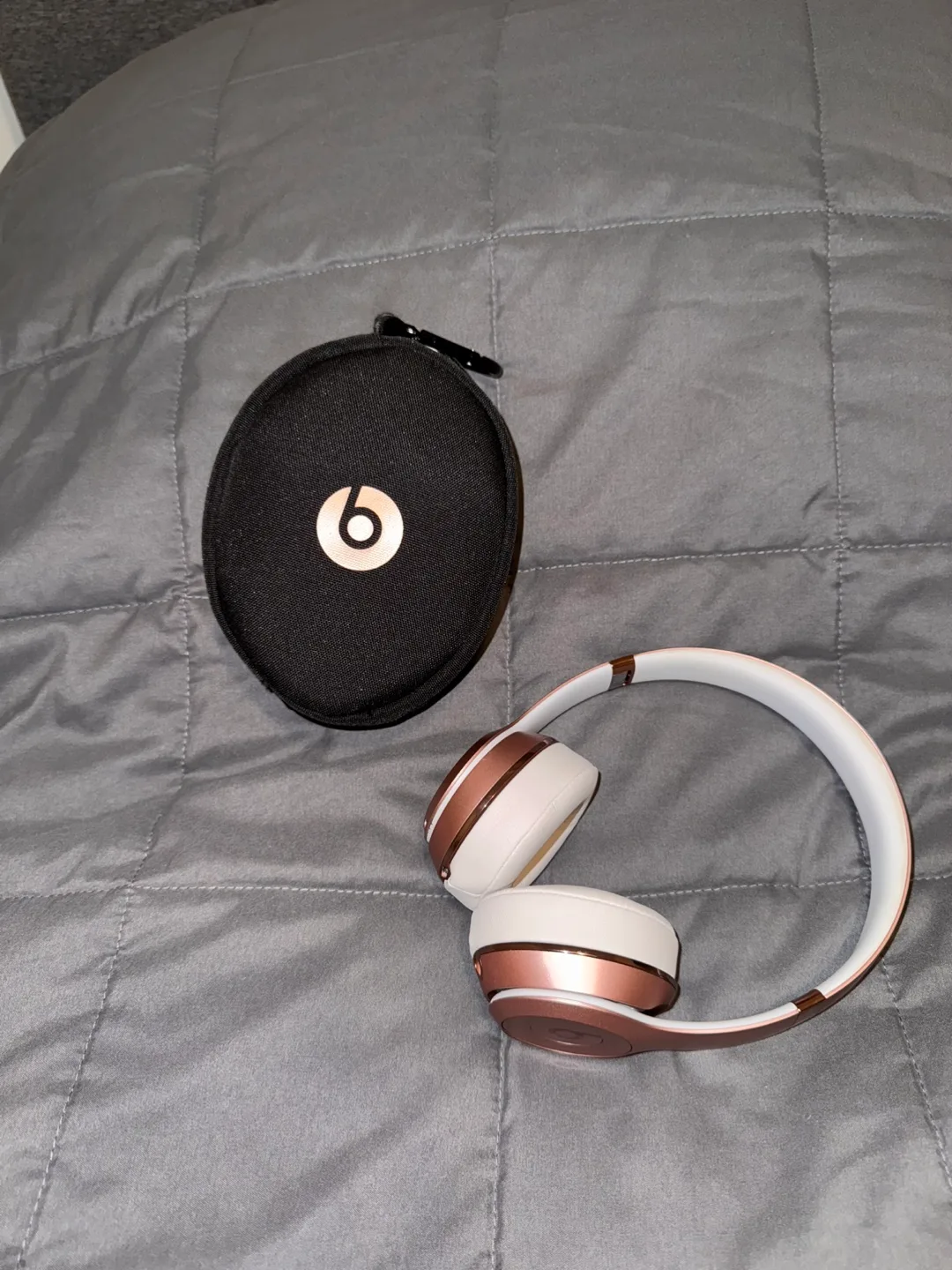 Beats Solo3 Wireless Headphones - Rose Gold image indicator(2)
