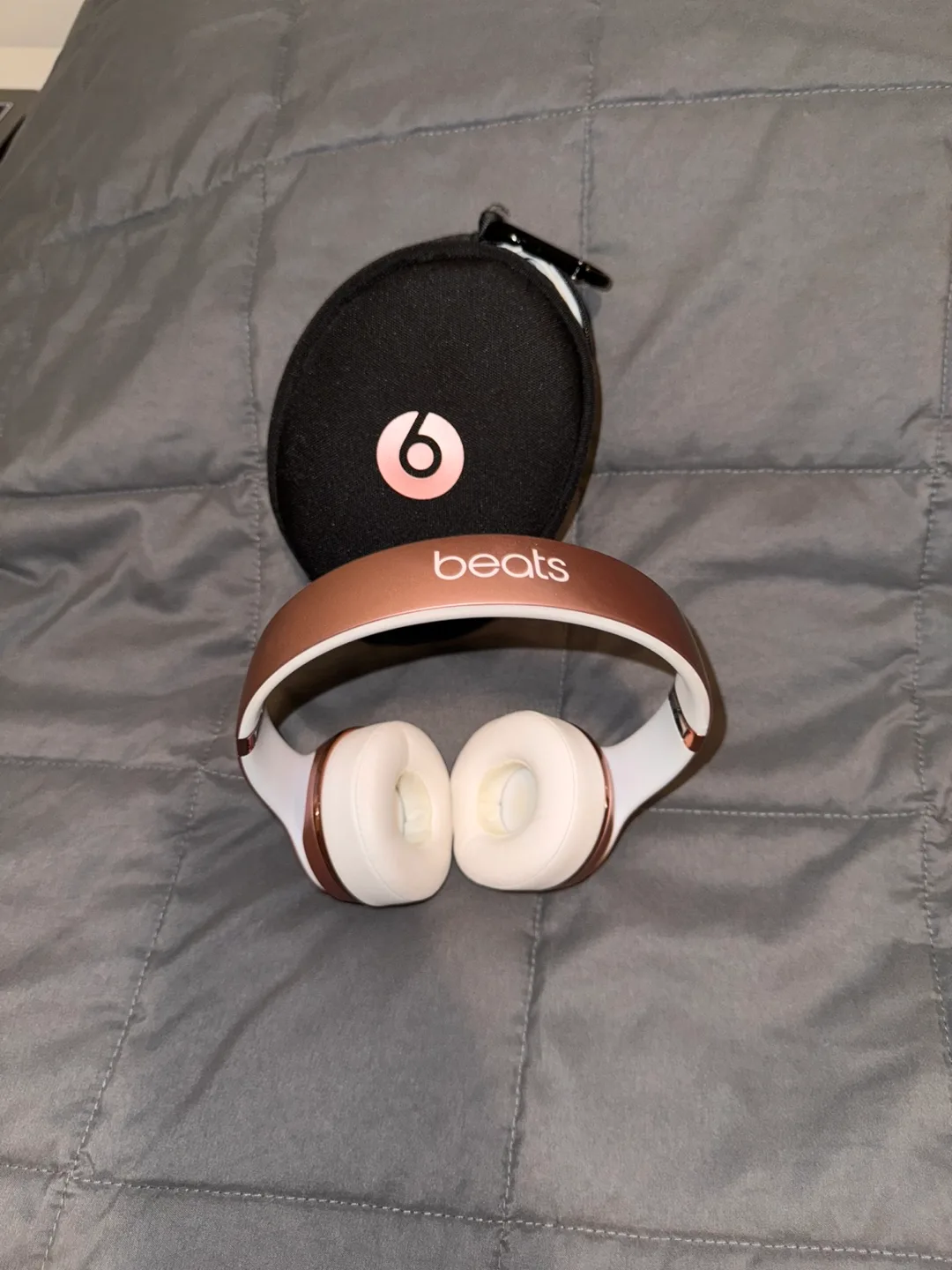 Beats Solo3 Wireless Headphones - Rose Gold image indicator(4)
