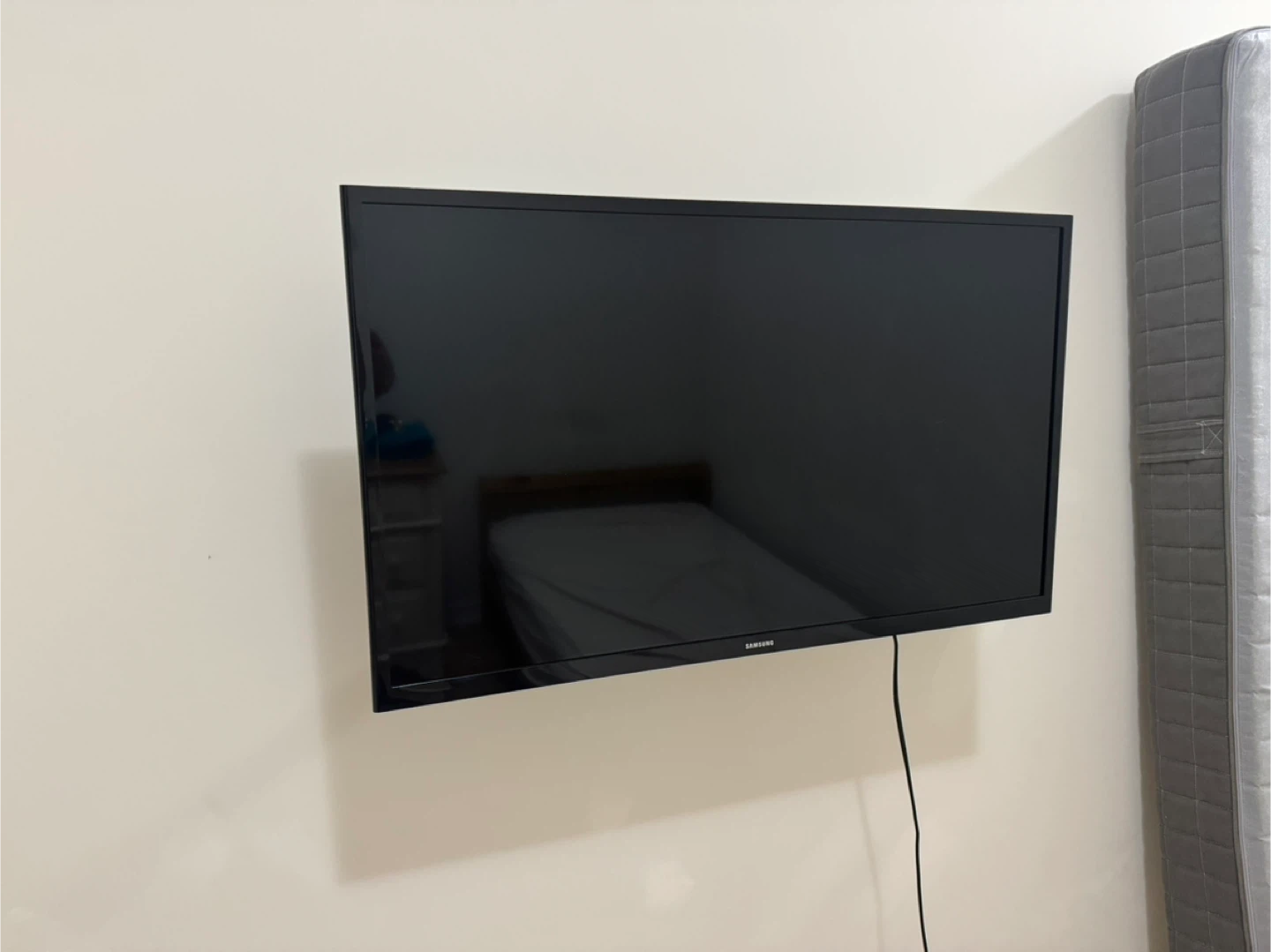 Samsung TV w Wall Mount -32 inch - photo 5