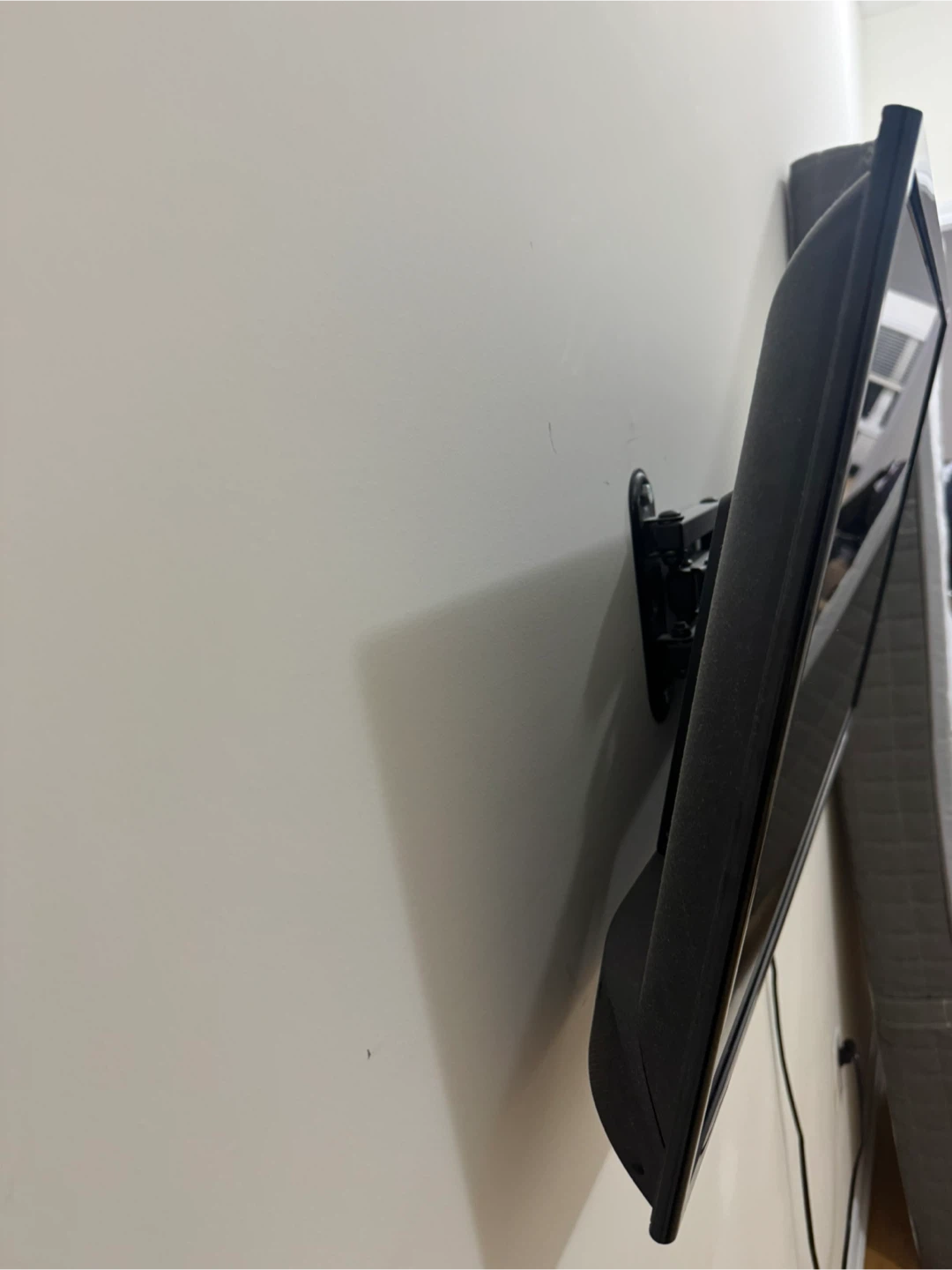 Samsung TV w Wall Mount -32 inch - photo 2