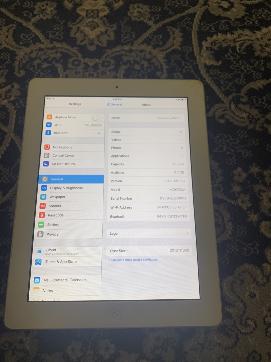 Apple iPad - photo 2