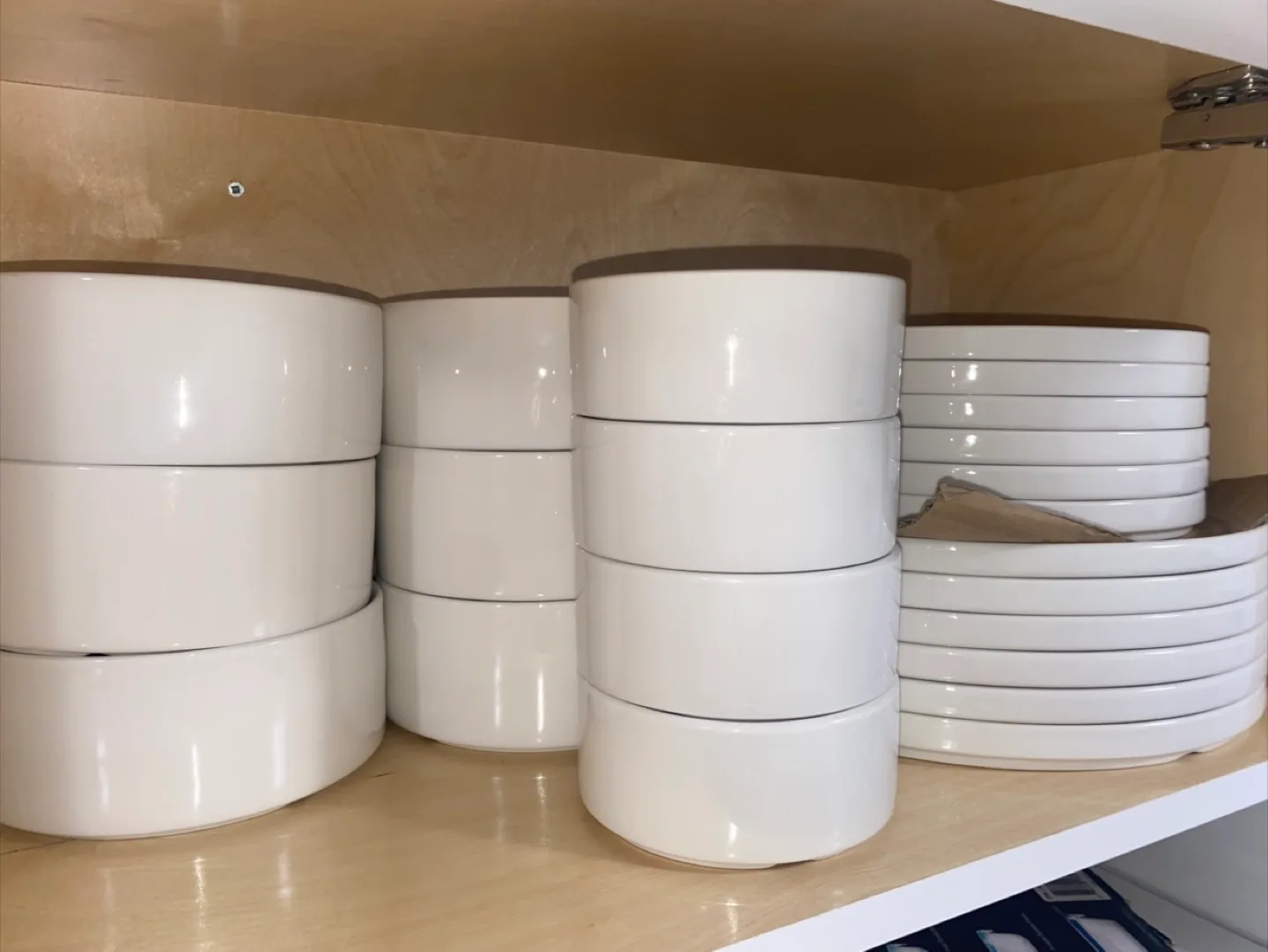 Porcelain Dinnerware Set (22pc) thumbnail