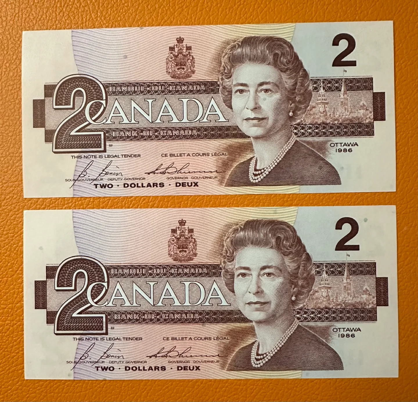 Vintage two consecutive Canadian Two Dollar Bills 1986 thumbnail