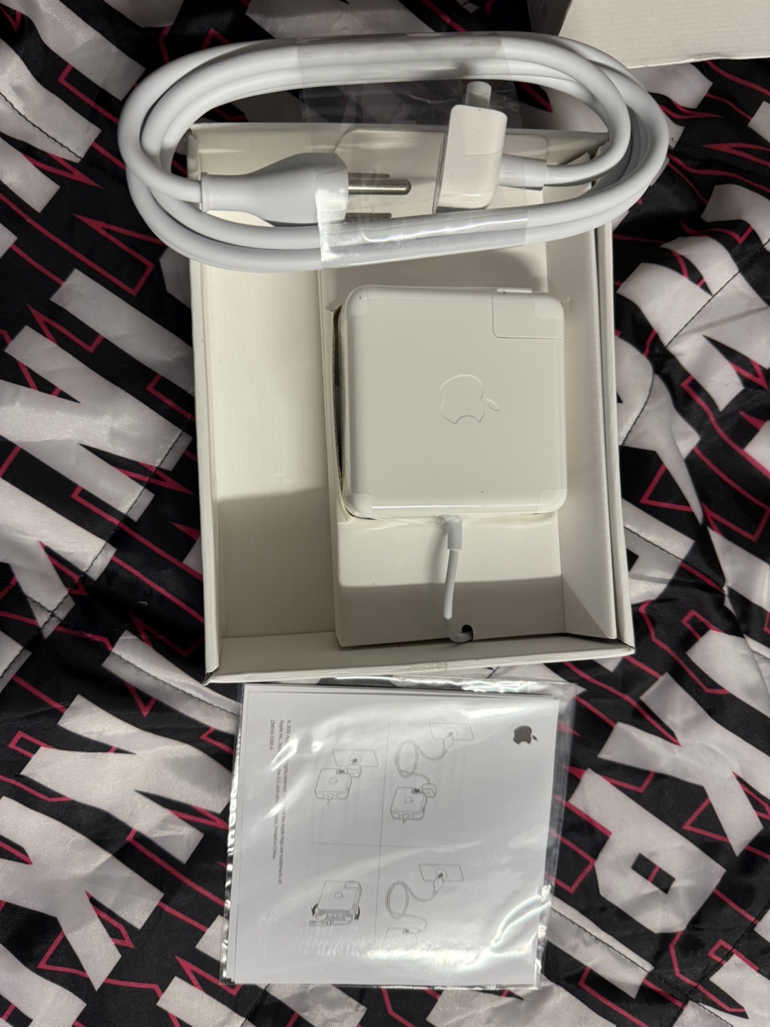 Apple 85W MagSafe Power Adapter - photo 2