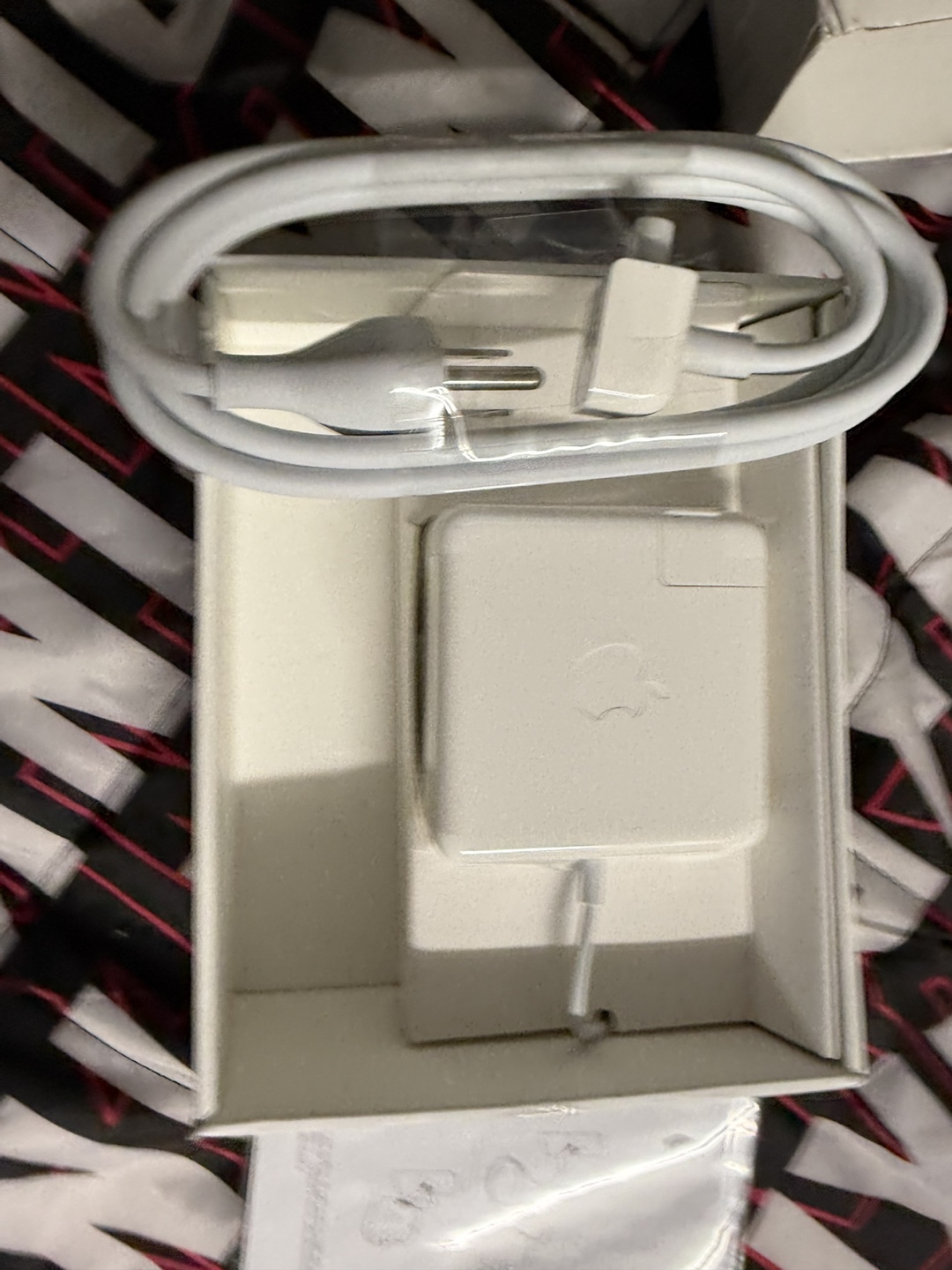 Apple 85W MagSafe Power Adapter - photo 3