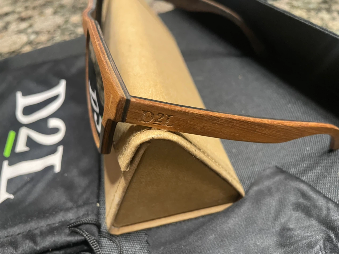 D2L Sunglasses with Case - photo 3