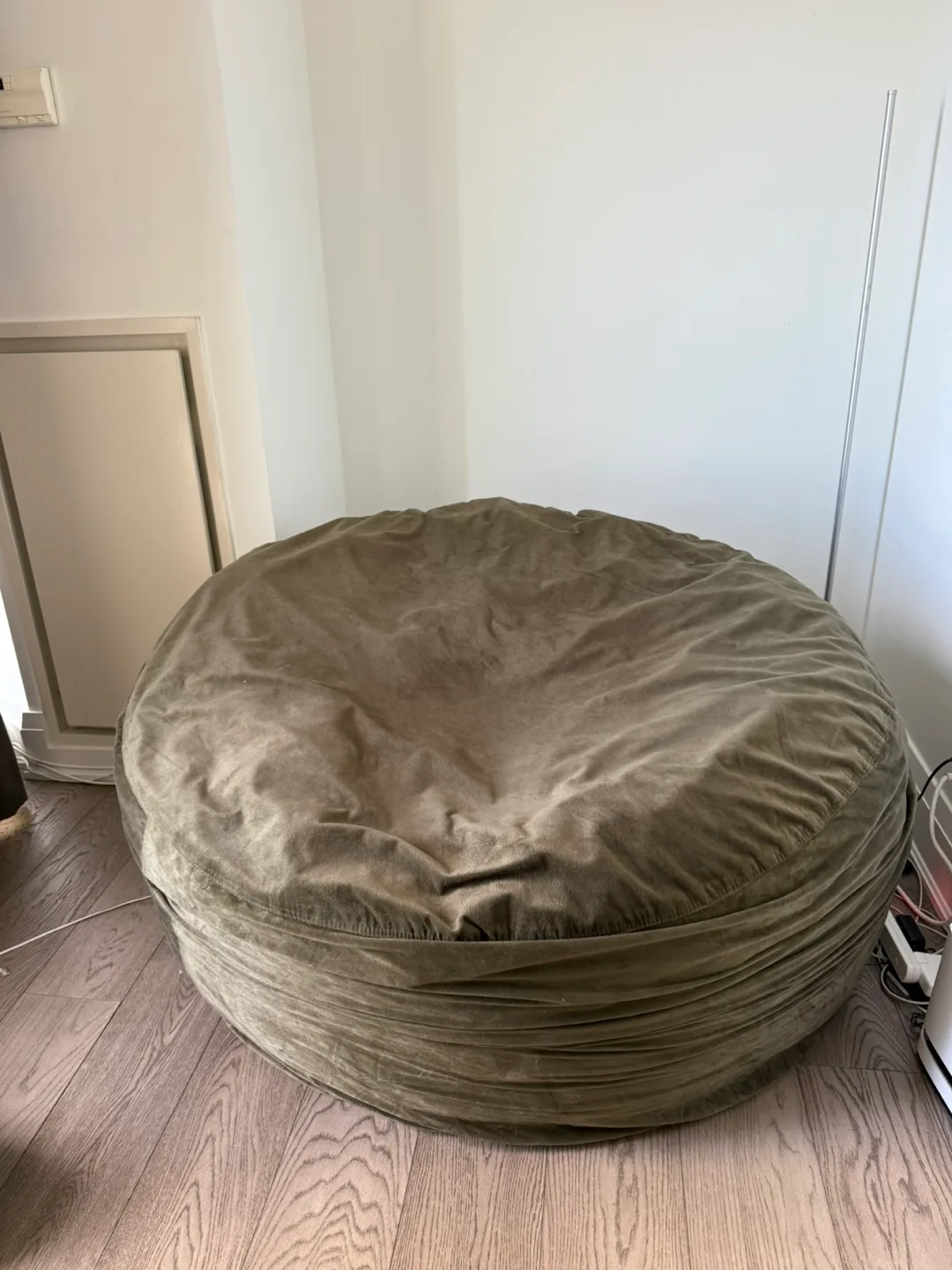 Giant Bean bag chair and lounger - Velvet thumbnail