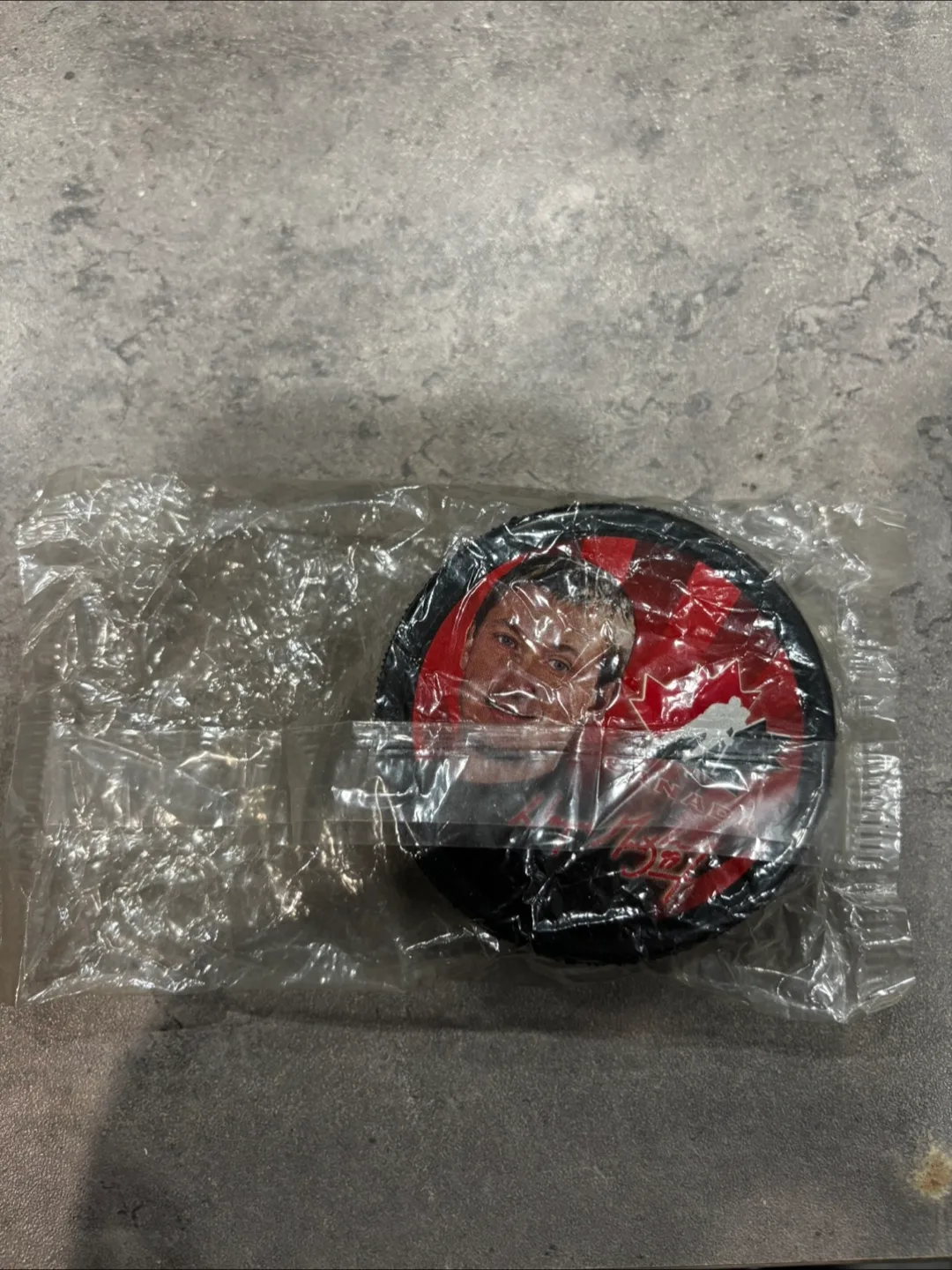 McDonald's Wayne Gretzky 2002 Hockey Puck image indicator(2)