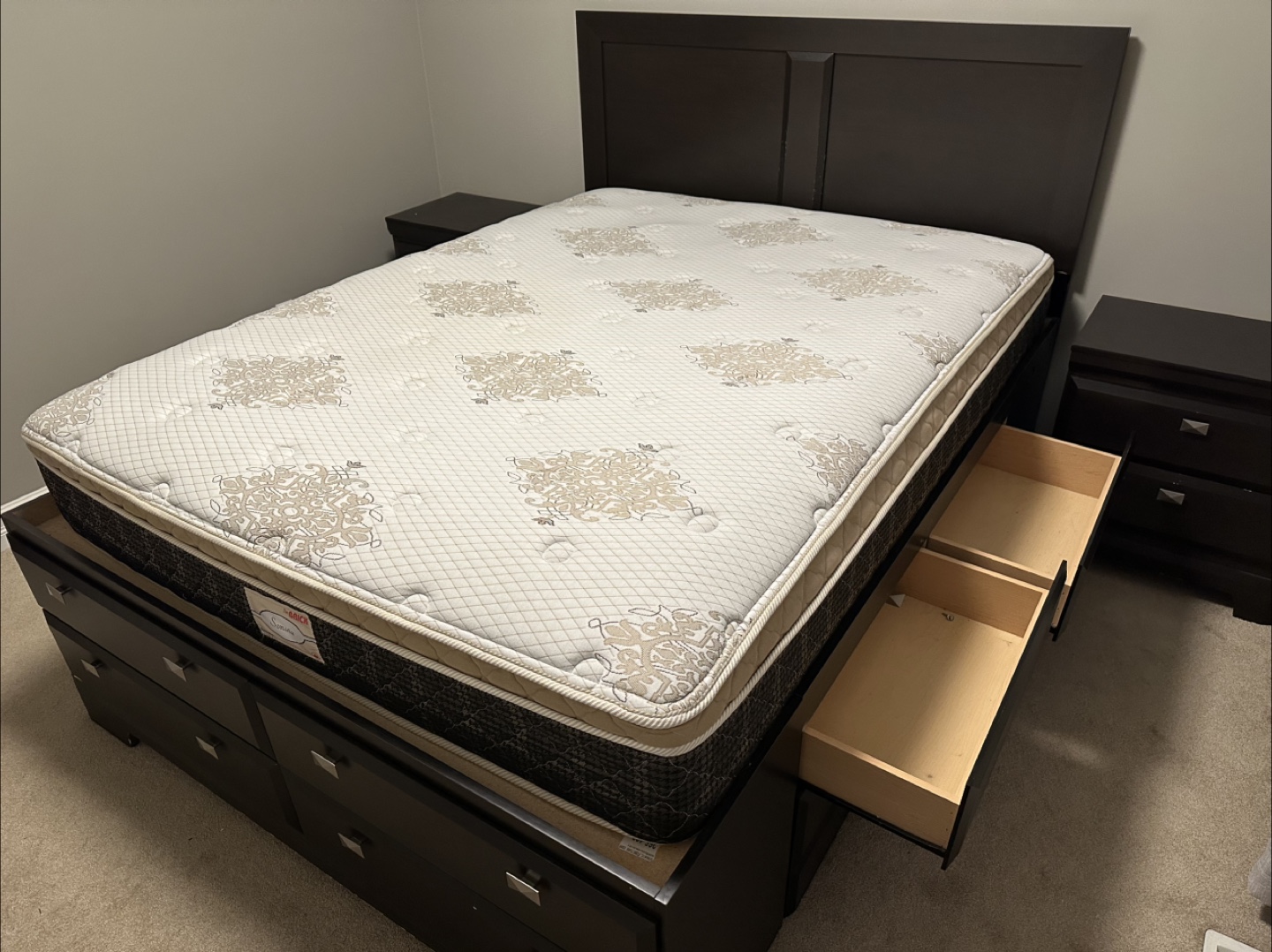 Queen Size bedroom furniture and Mattress - photo 2