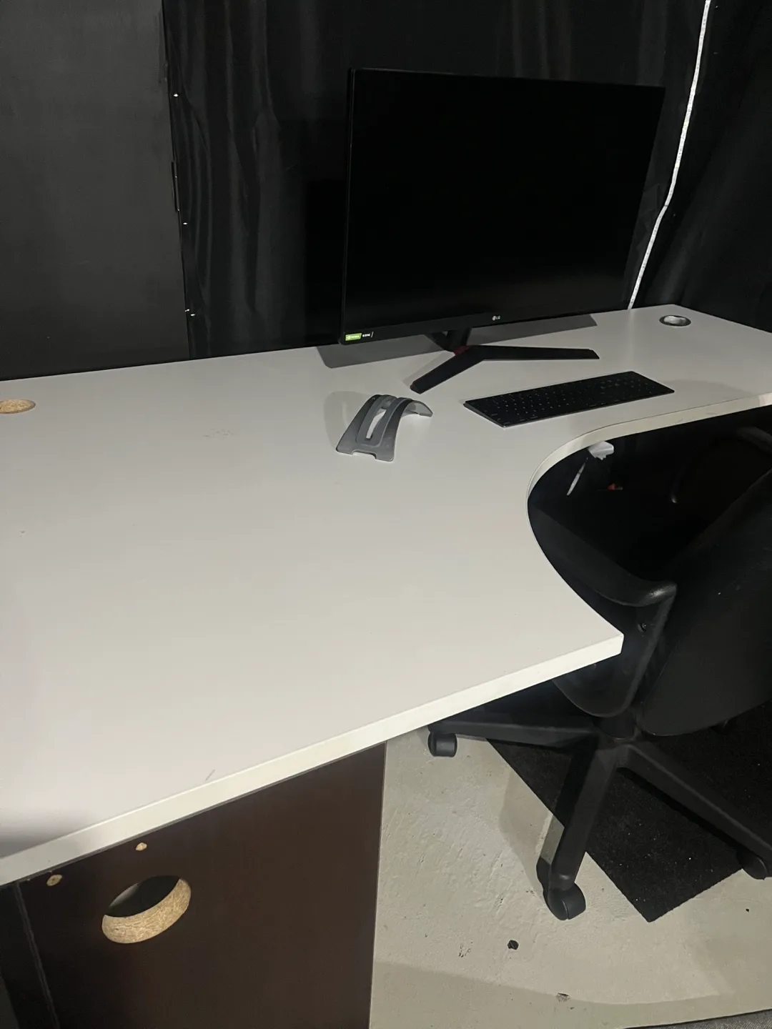 White L-Shaped office desk image indicator(4)