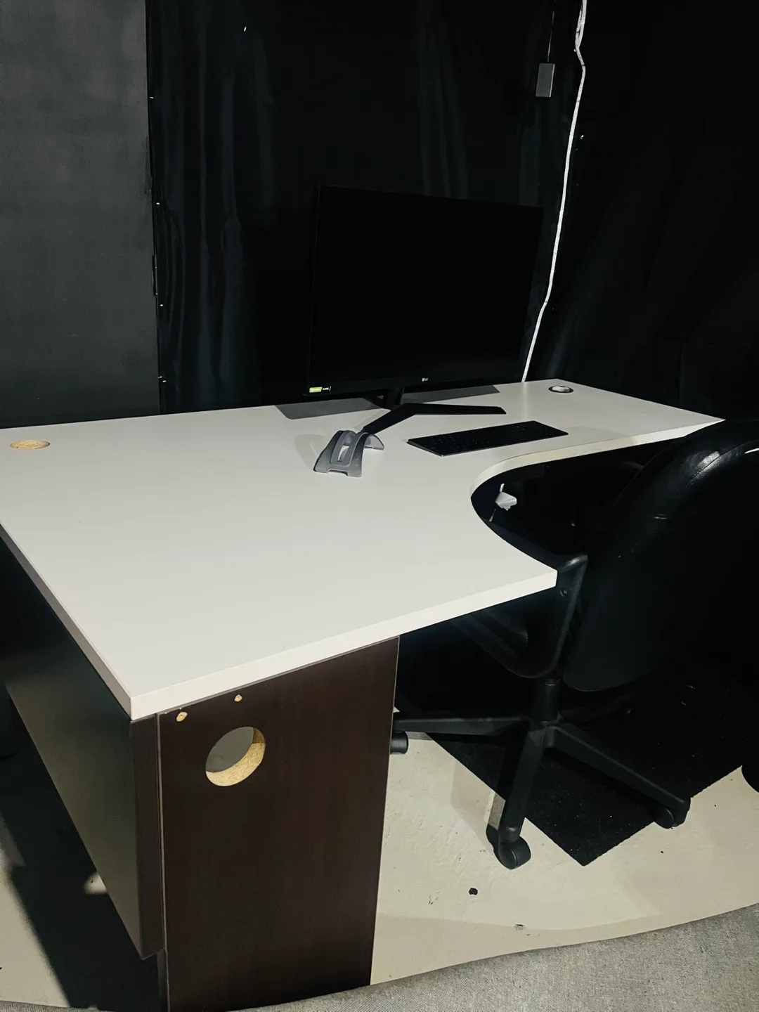 White L-Shaped office desk image indicator(3)