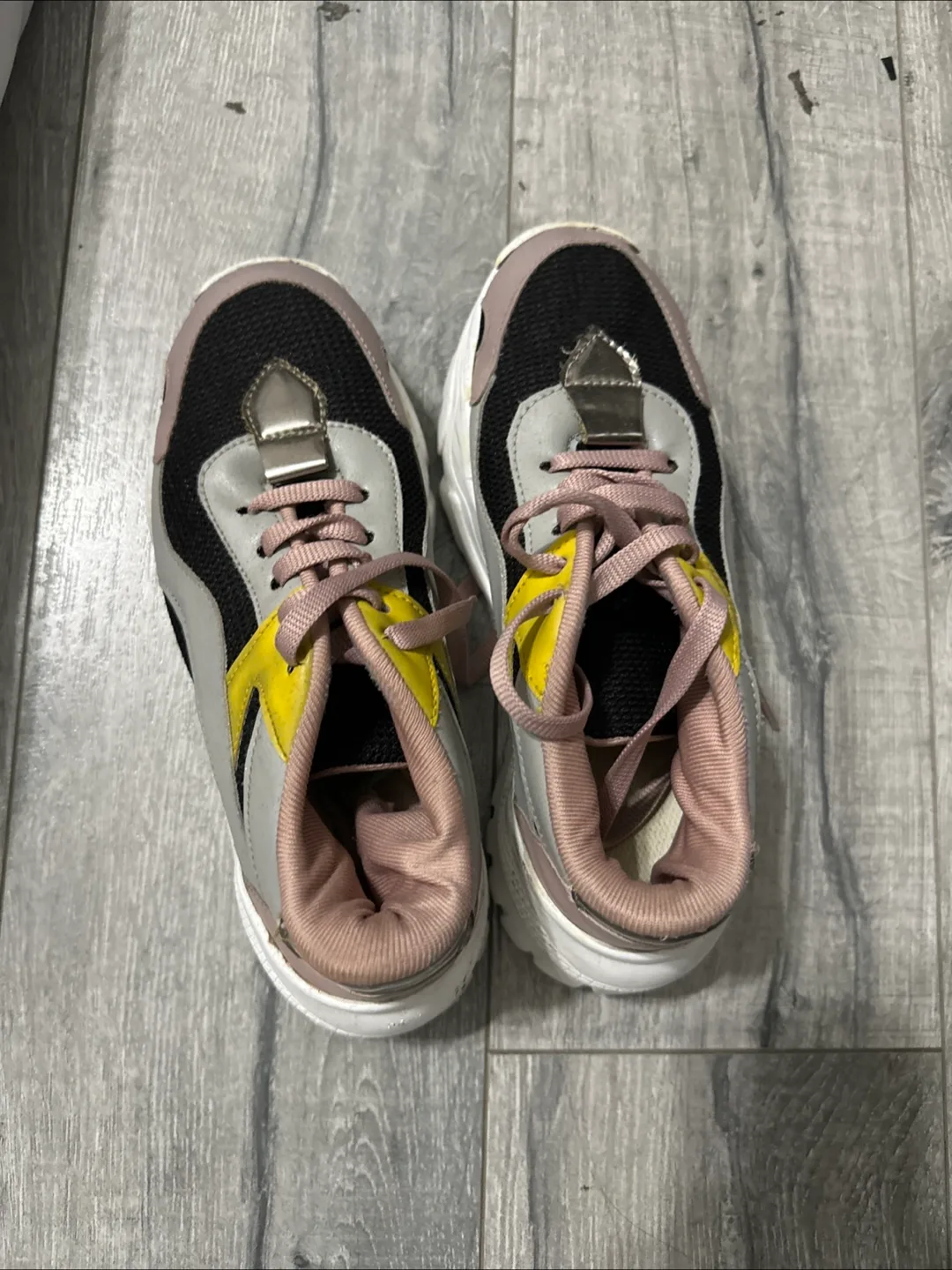 Chunky Sneakers thumbnail
